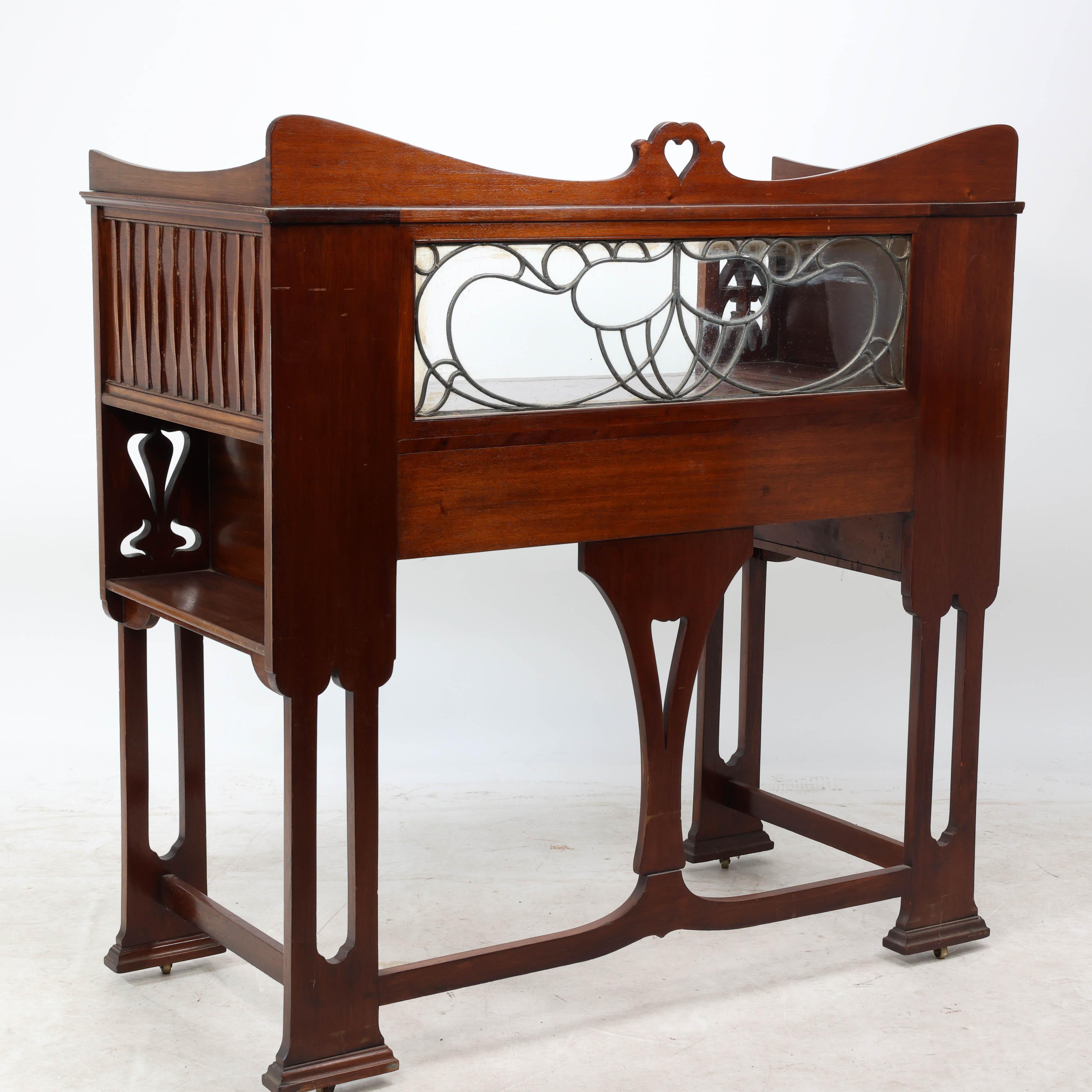 Shapland & Petter, Scrivania in mogano Arts & Crafts con un cuore traforato sulla parte superiore in vendita 7