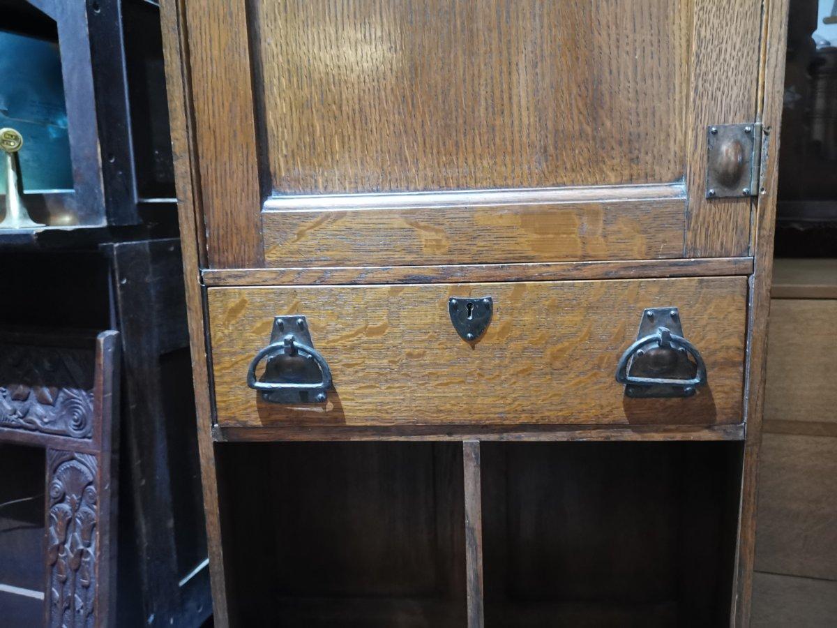 Shapland & Petter Arts & Crafts Oak Cabinet with Beaten Copper Handles & Hinges For Sale 3