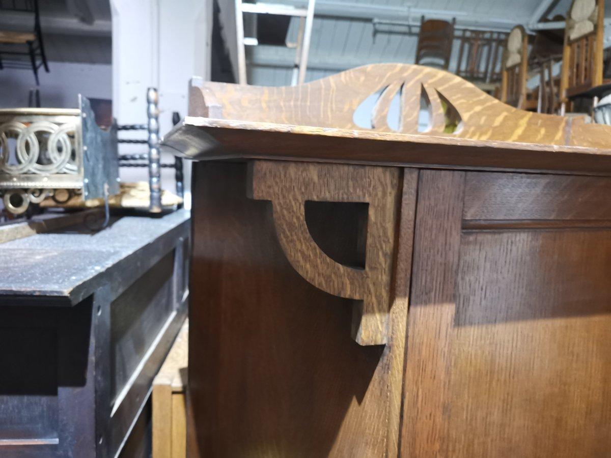 Early 20th Century Shapland & Petter Arts & Crafts Oak Cabinet with Beaten Copper Handles & Hinges For Sale