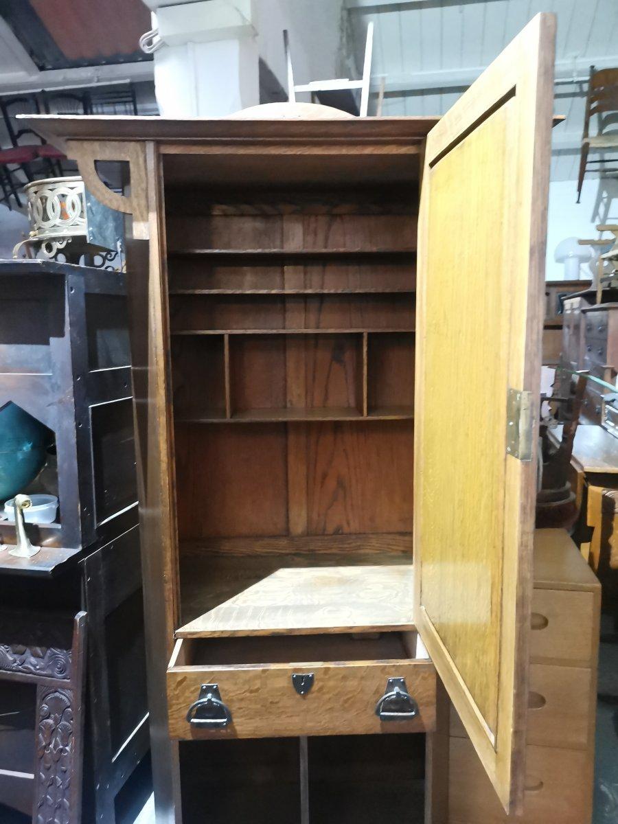 Shapland & Petter Arts & Crafts Oak Cabinet with Beaten Copper Handles & Hinges For Sale 1