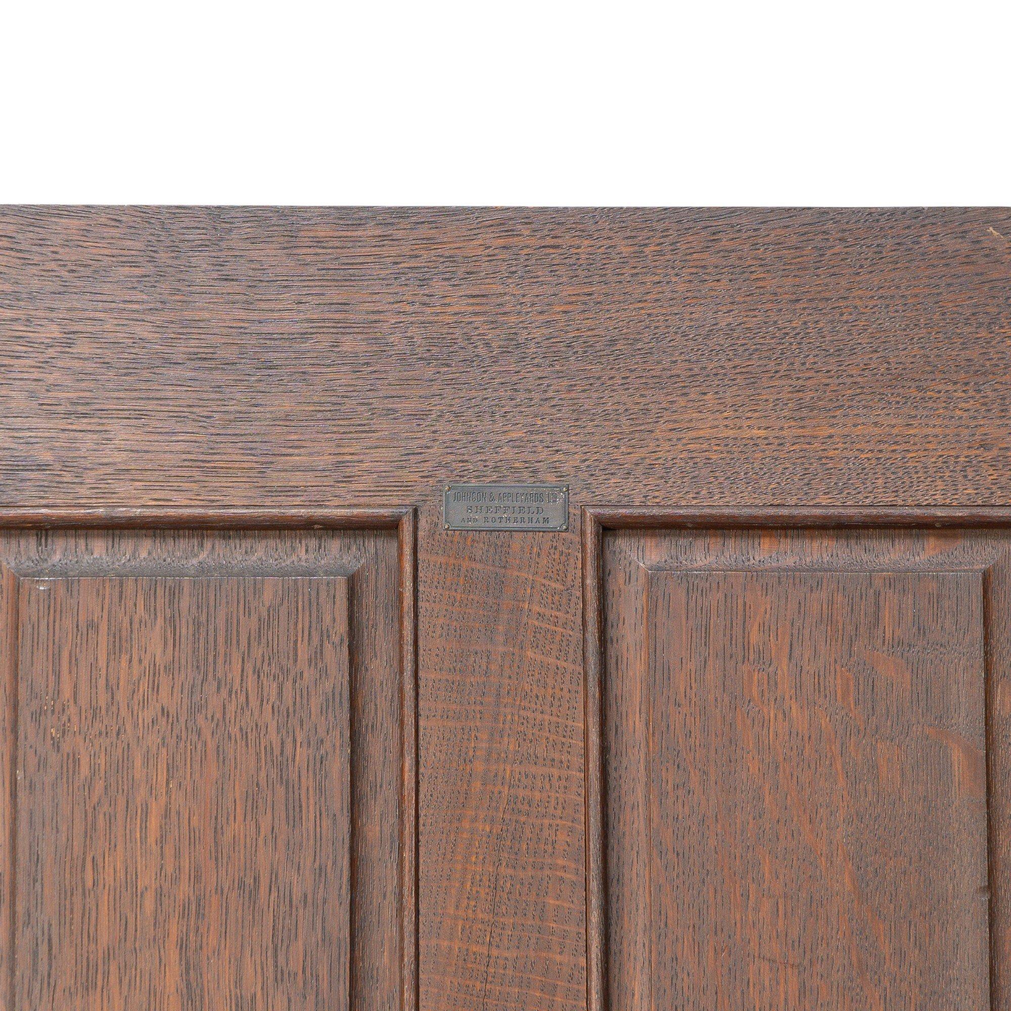 Armario de recibidor Shapland & Petter Arts & Crafts Oak con joya circular Ruskin en venta 8