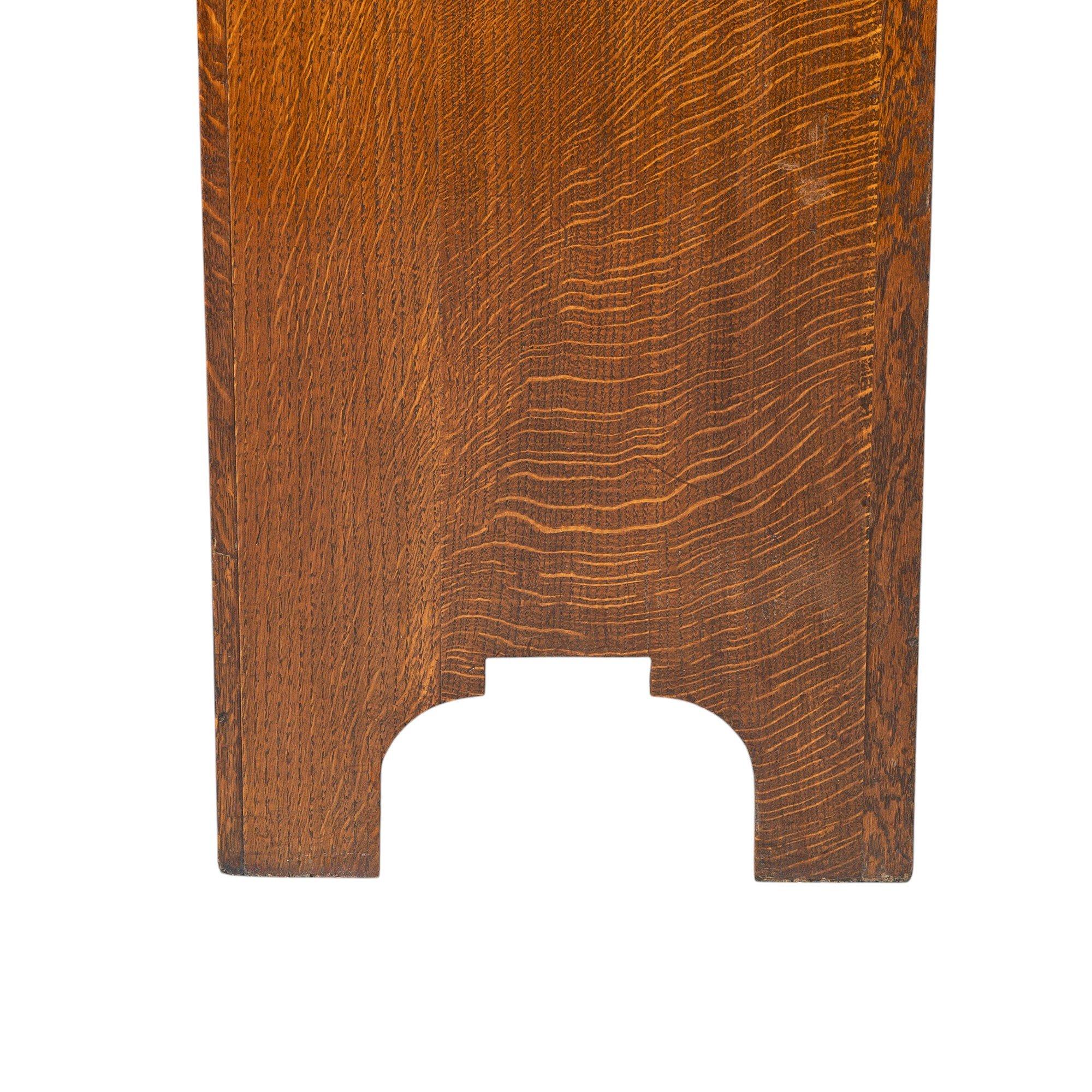Armario de recibidor Shapland & Petter Arts & Crafts Oak con joya circular Ruskin Roble en venta