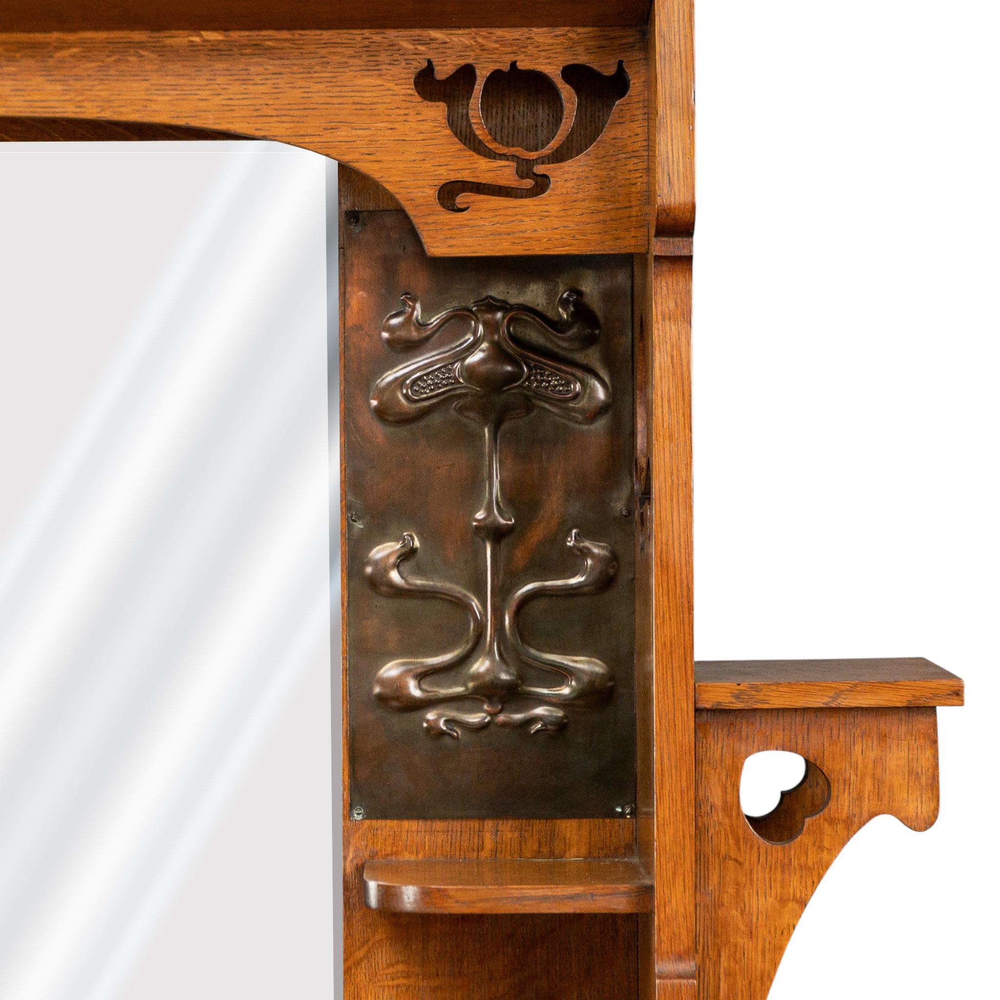 Shapland & Petter Arts & Crafts Eichenanrichte mit Wabendecke und Display im Angebot 5