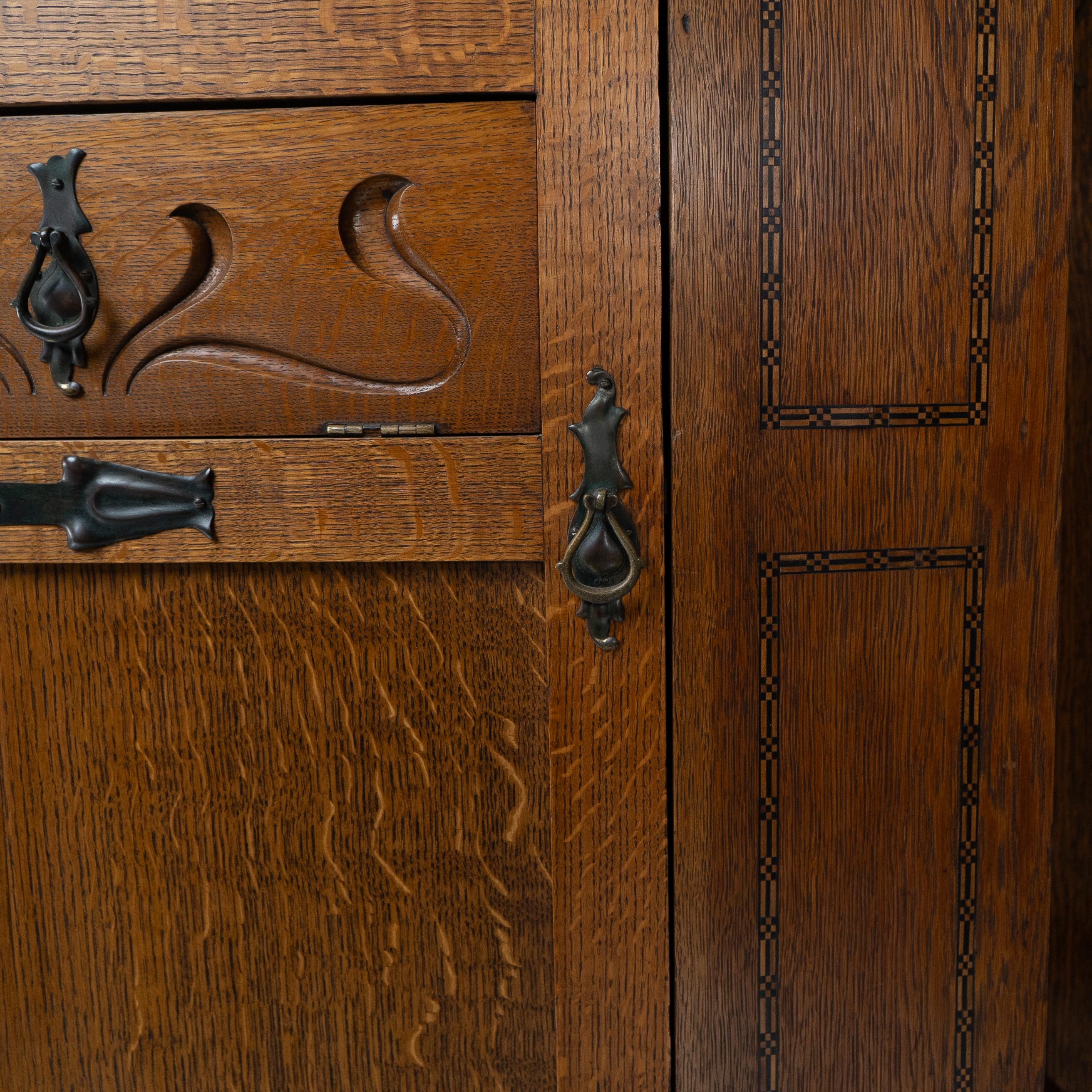 Shapland & Petter attri. An Arts & Crafts oak hall cupboard with flaring cornice For Sale 5