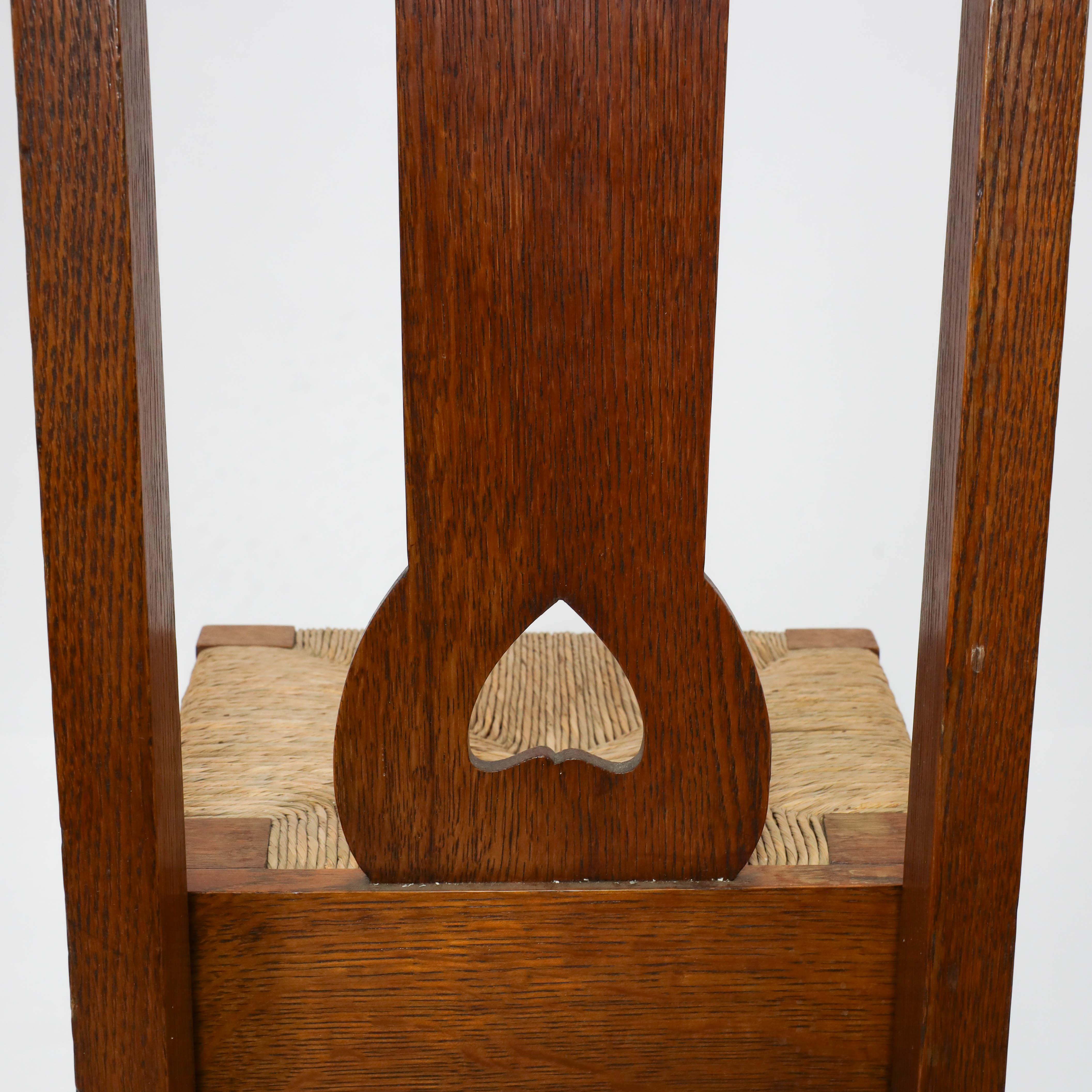 Shapland & Petter, estilo Baillie Scott de, silla con asiento de junco de roble Arts & Crafts en venta 2