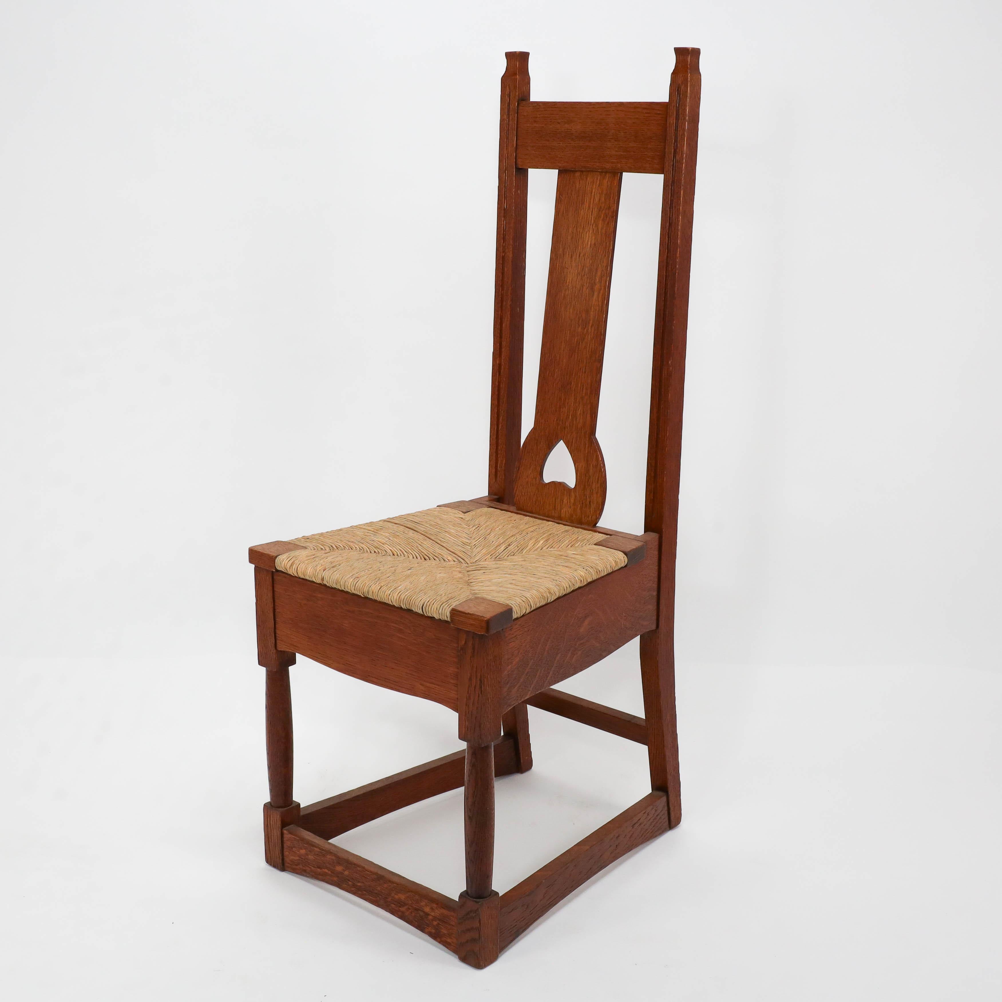 Shapland & Petter, estilo Baillie Scott de, silla con asiento de junco de roble Arts & Crafts Artes y manualidades en venta