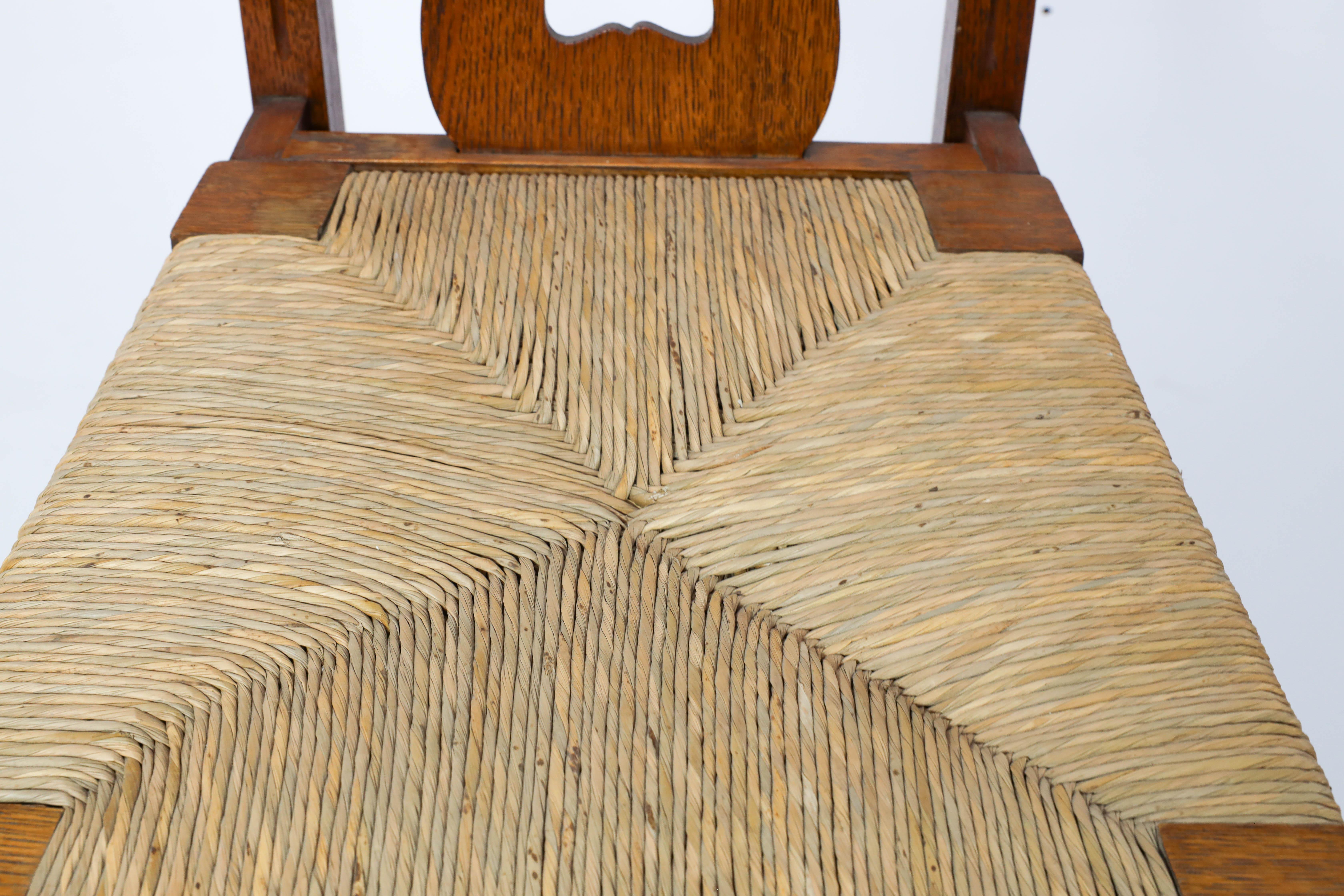 Shapland & Petter, estilo Baillie Scott de, silla con asiento de junco de roble Arts & Crafts Rush en venta