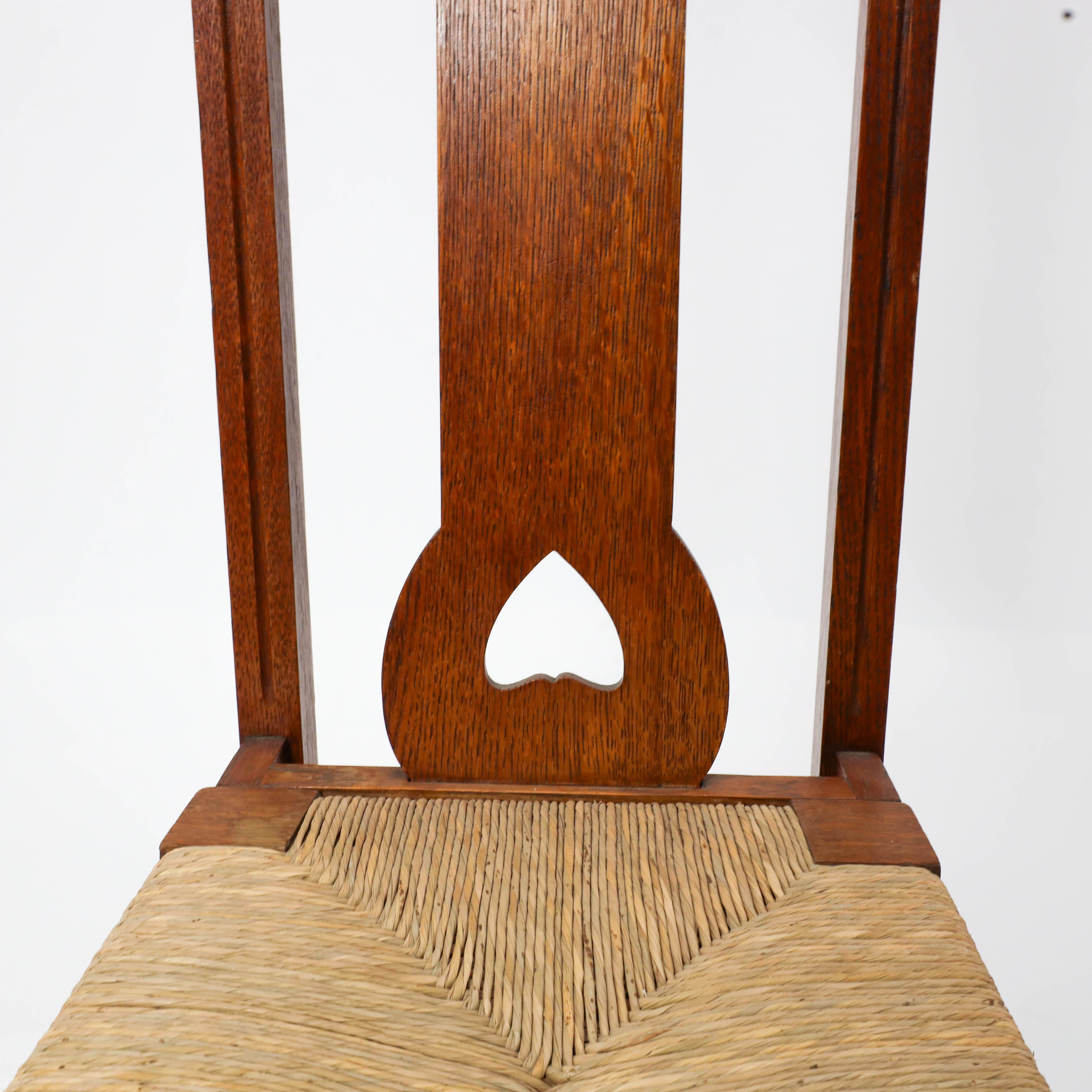 Shapland & Petter, estilo Baillie Scott de, silla con asiento de junco de roble Arts & Crafts en venta 1