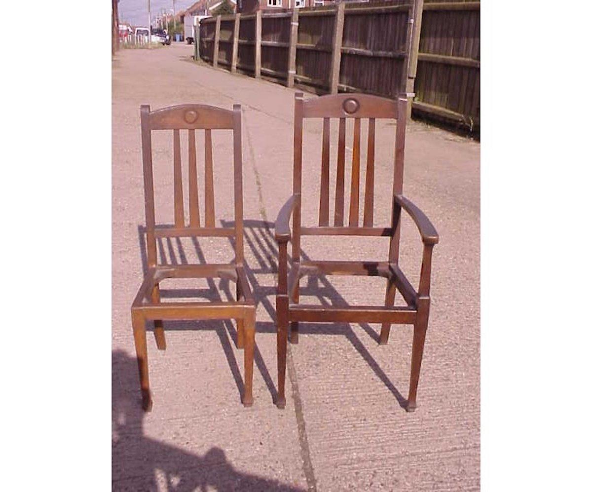 Shapland & Petter, Set aus zehn Arts & Crafts-Esszimmerstühlen aus Eichenholz mit passender Couch (Arts and Crafts) im Angebot