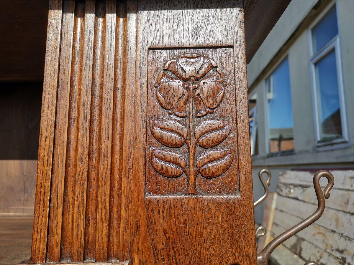 Shapland & Petter, Style of MH Baillie Scott, an Arts & Crafts Oak Hall Cupboard For Sale 4