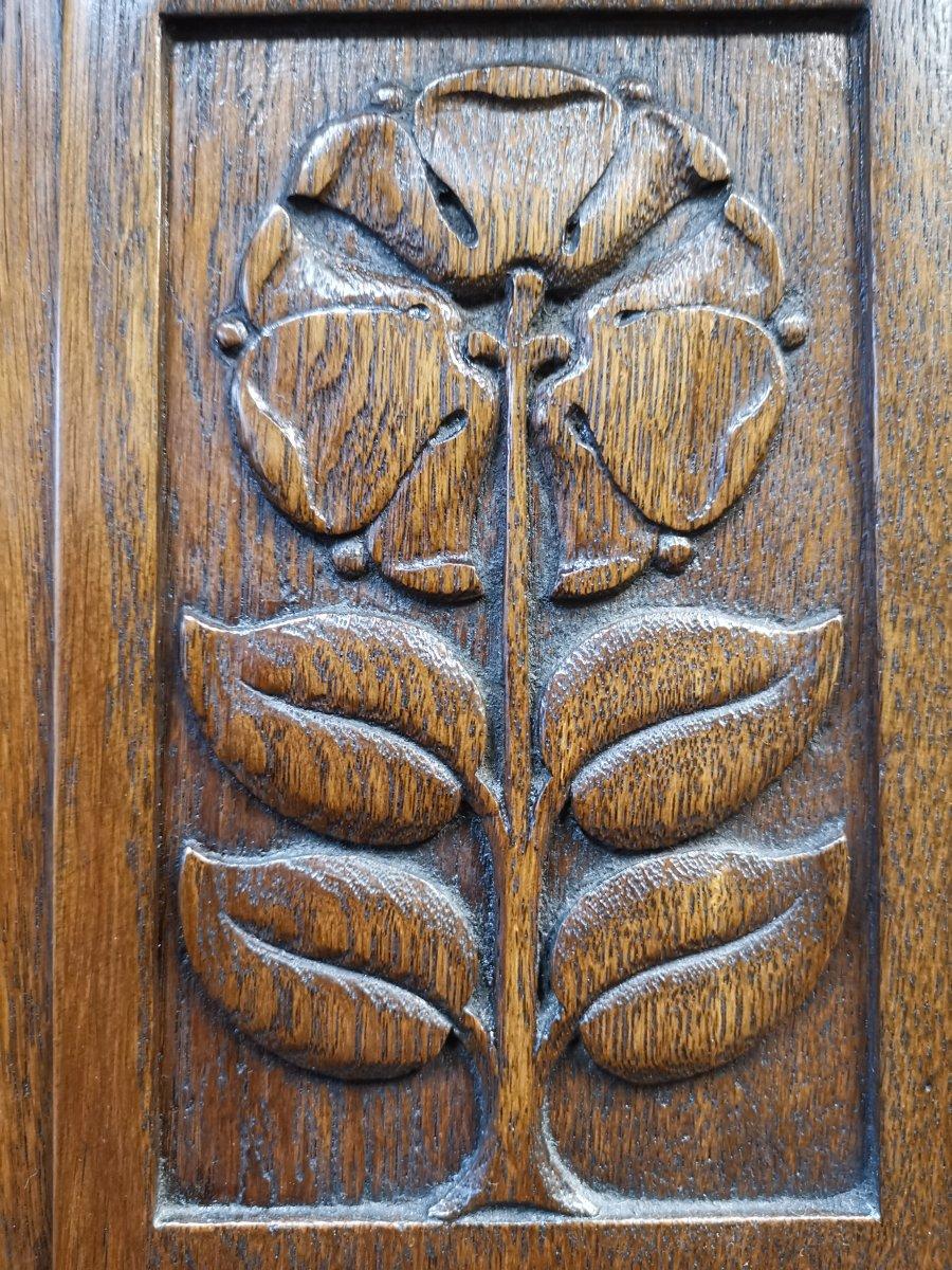 Shapland & Petter, Style of MH Baillie Scott, an Arts & Crafts Oak Hall Cupboard For Sale 5
