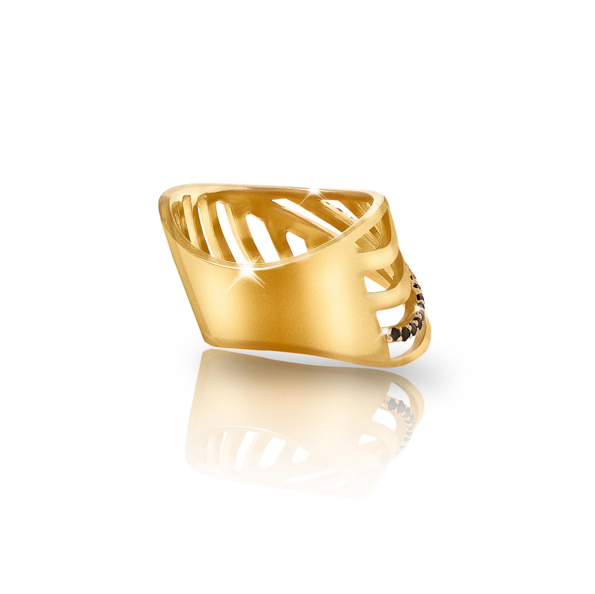 Unisex band ring in 18k yellow gold vermeil, set with black diamonds pave. Perfect worn solo or horizontally stacked with multiple rings from the collection. This unique piece has cut-outs in an abstract fishbone pattern.
Materials: 18k yellow gold