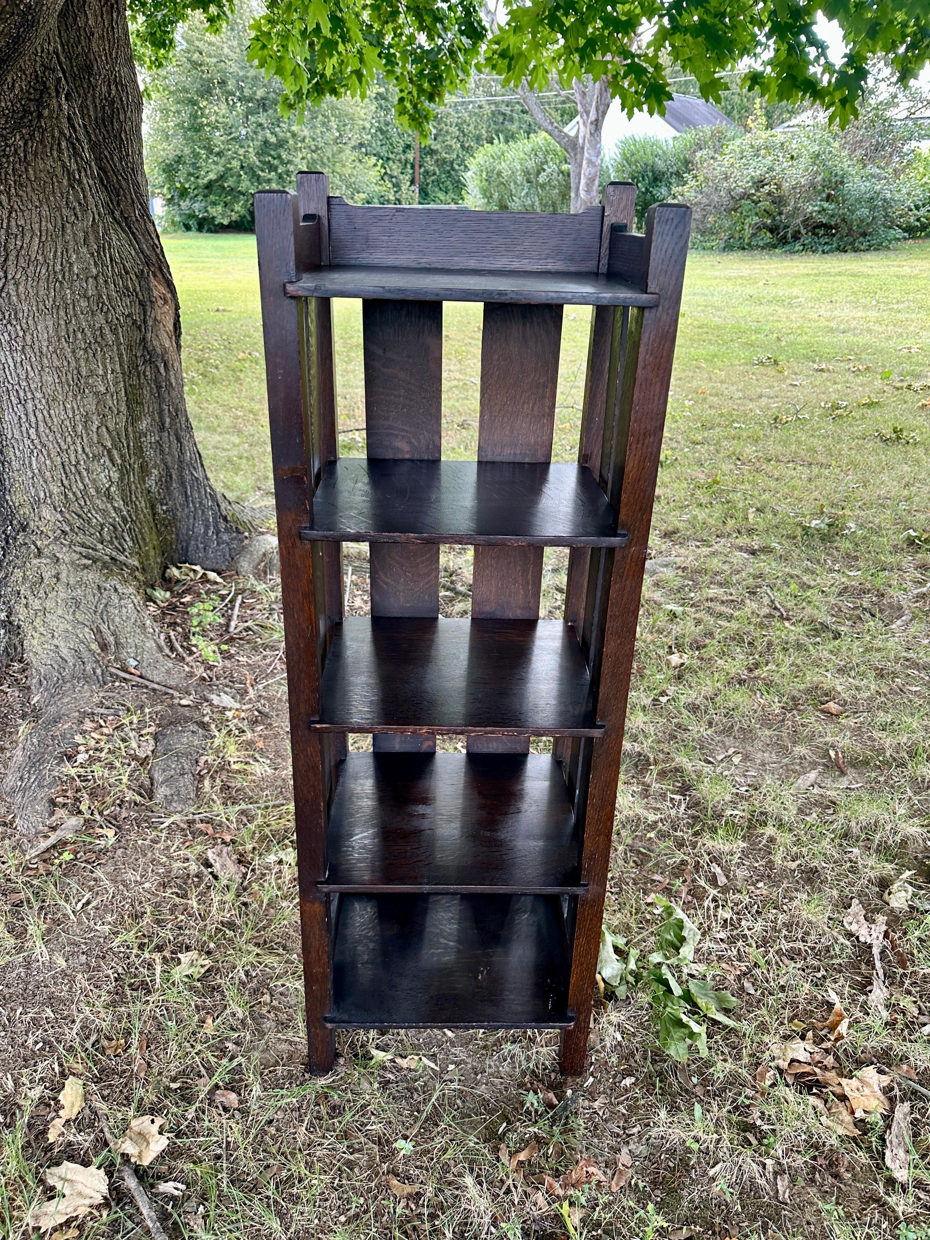 Share Antique L&JG Stickley Magazine/Book Stand - W8404 In Good Condition For Sale In Shamokin Dam, PA