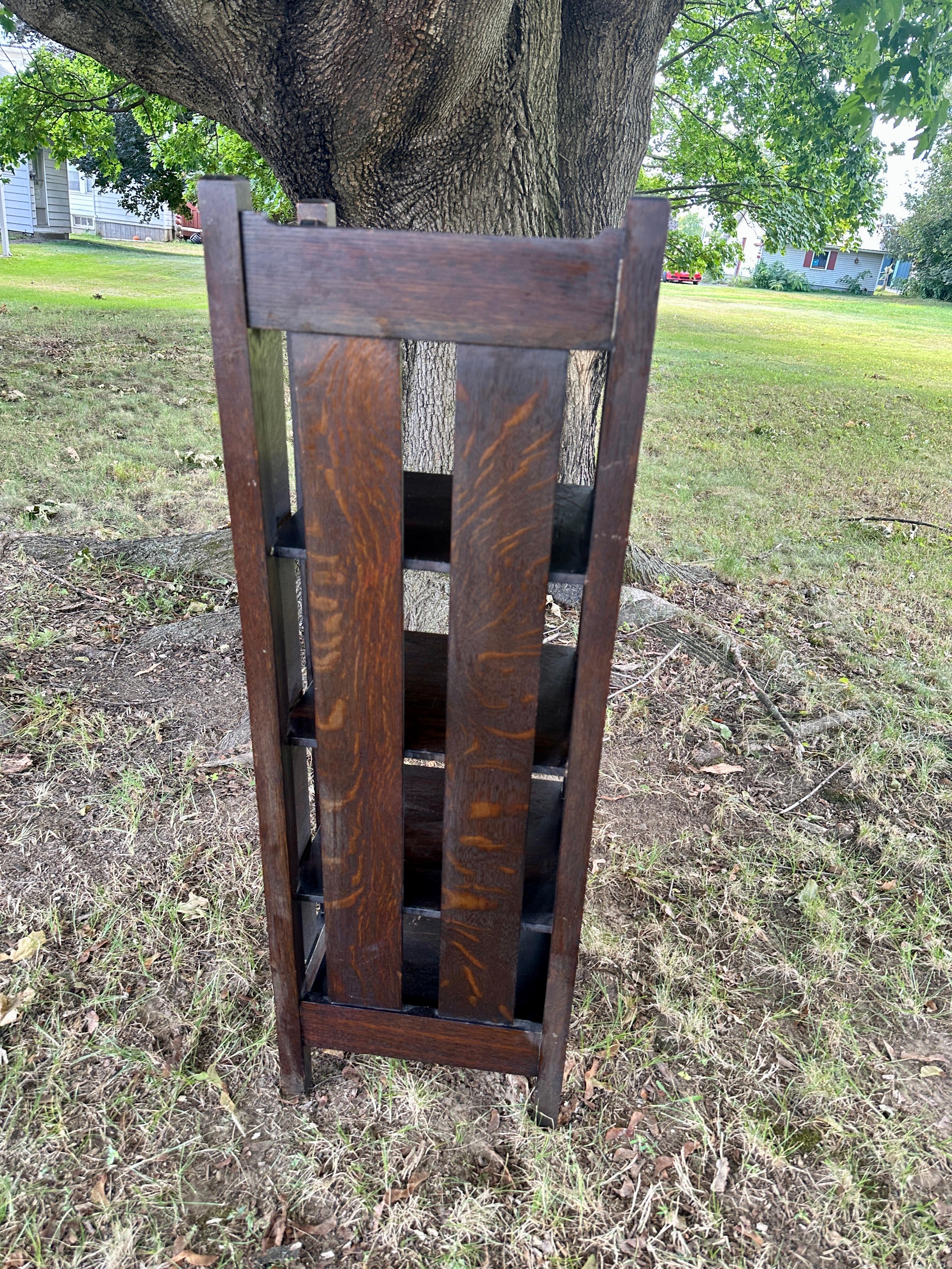 Share Antique L&JG Stickley Magazine/Book Stand - W8404 For Sale 1