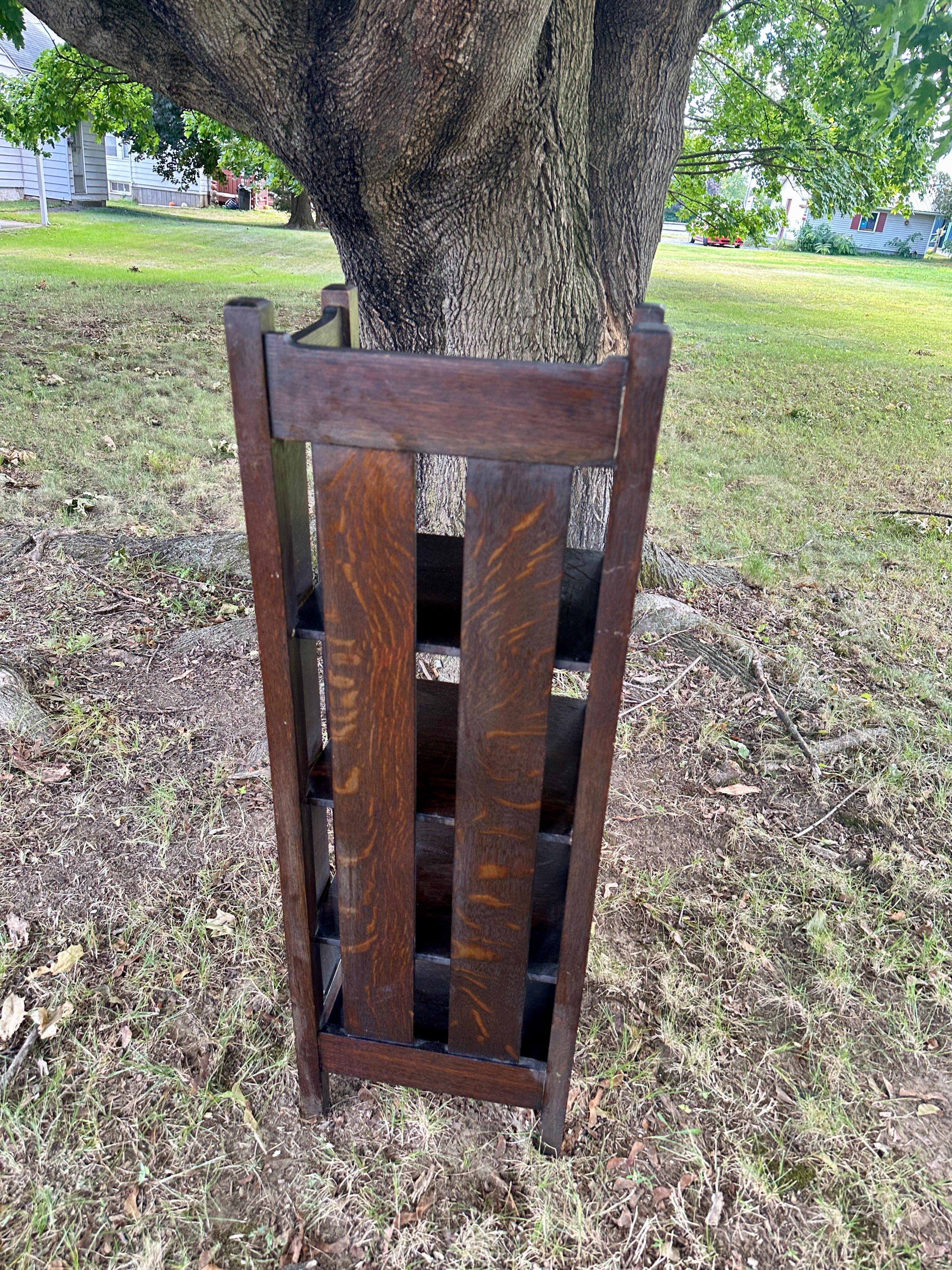 Share Antique L&JG Stickley Magazine/Book Stand - W8404 For Sale 2