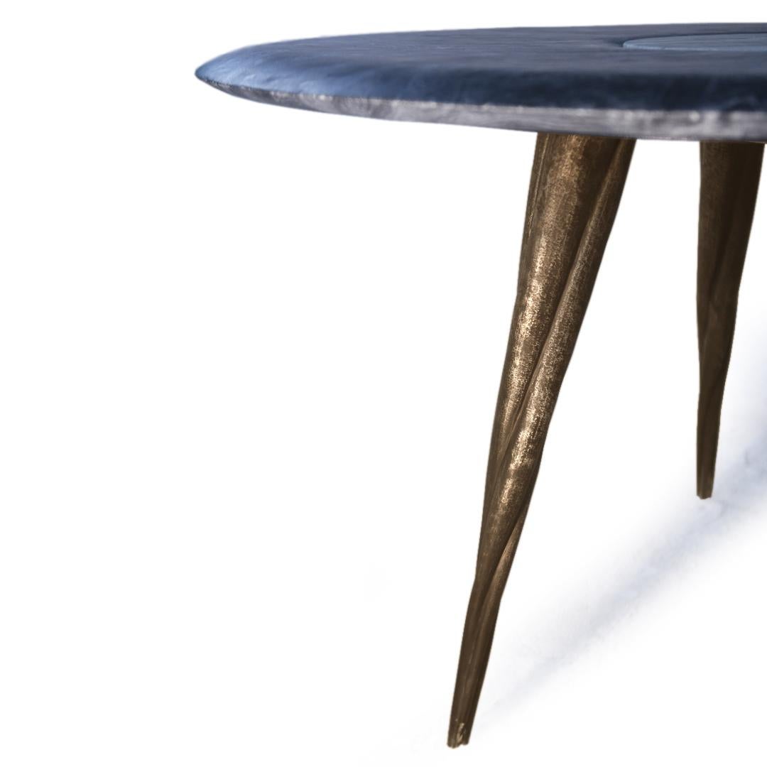Table de salle à manger Share Marbre de Jean Pascal Levy-Trumet
Edition limitée à 5 pièces.
Dimensions : Ø 150 x H 75 cm : Ø 150 x H 75 cm.
MATERIAL : Marbre de Silvara et laiton.

Après 4 années d'études de scénographie à l'Ecole Nationale