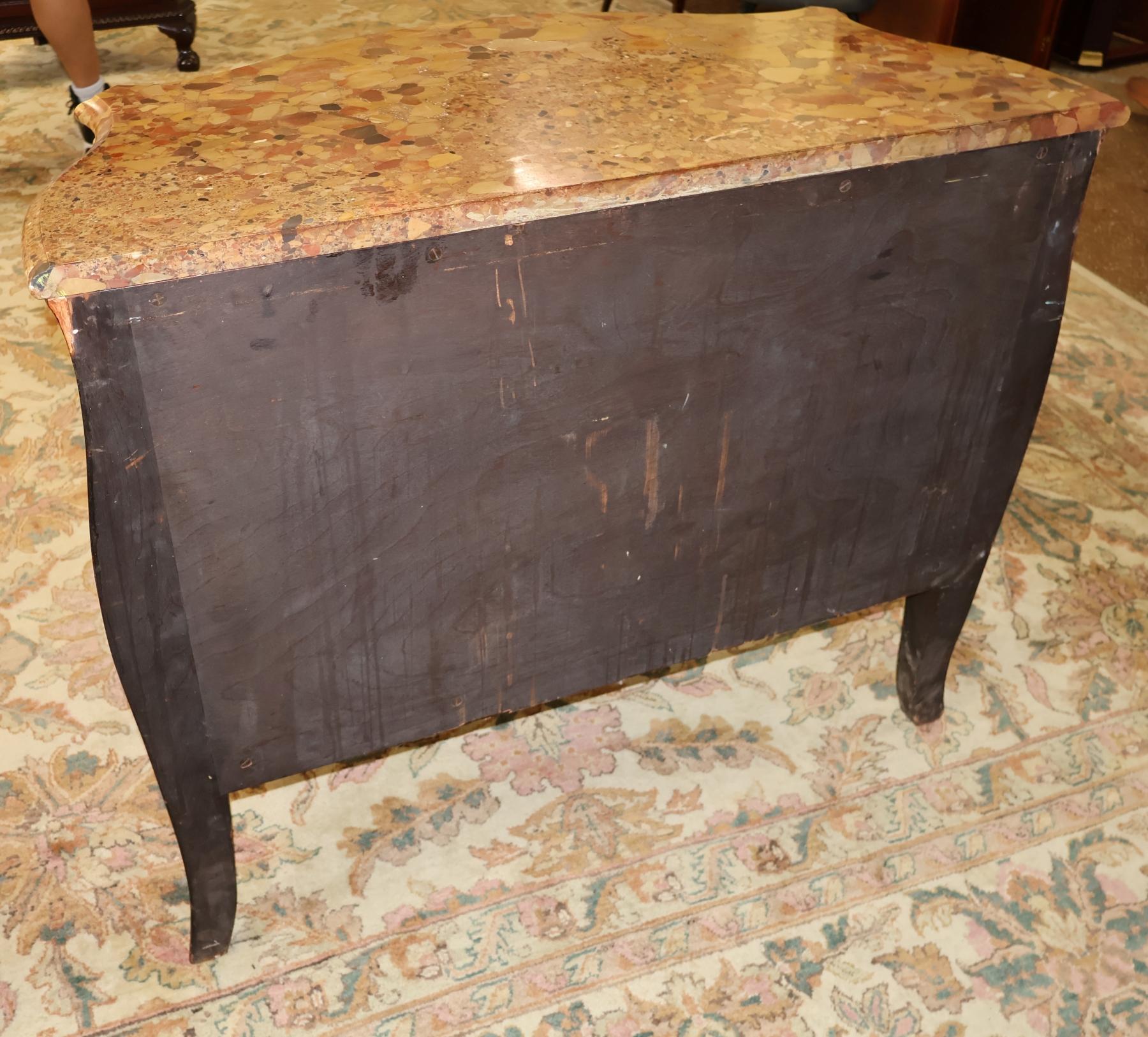 Condividi Articoli simili sponsorizzati See all   Cassettone francese con piano in marmo in vendita 7