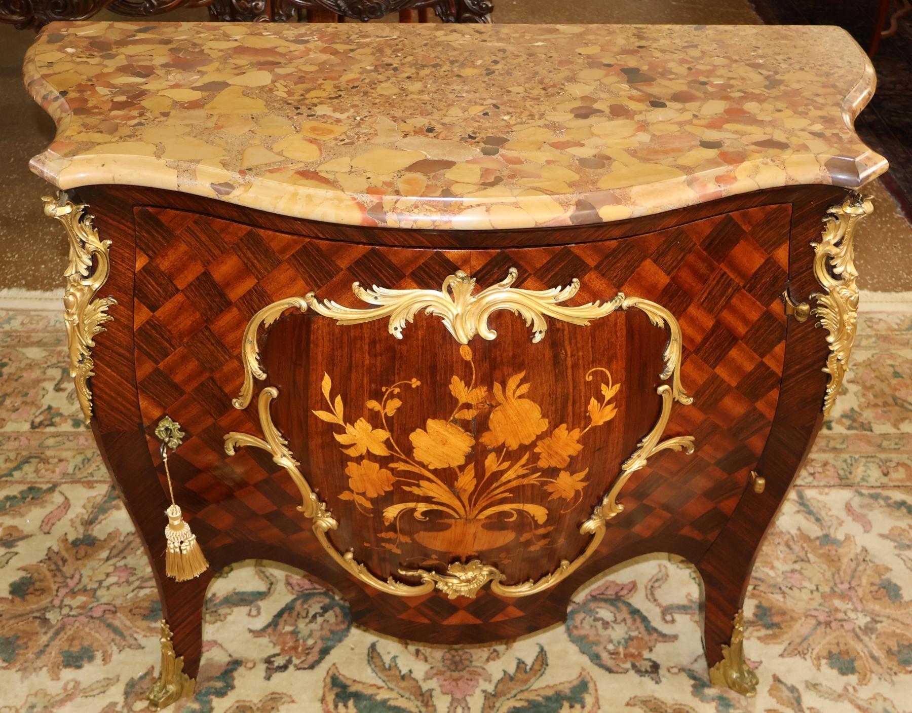 Palissandro Condividi Articoli simili sponsorizzati See all   Cassettone francese con piano in marmo in vendita