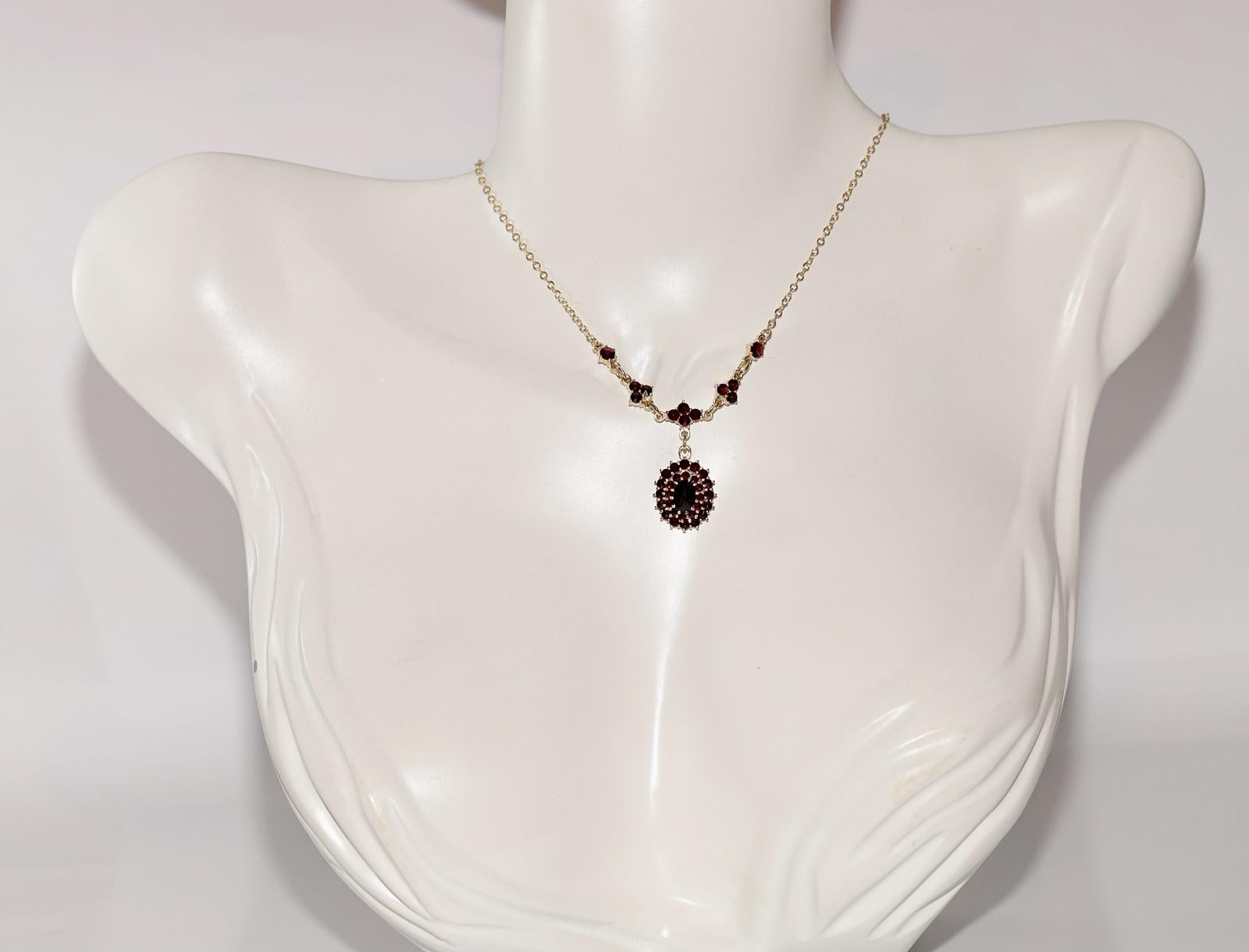 Retro Vintage 14k Gold Natural Garnet Decorated Necklace For Sale