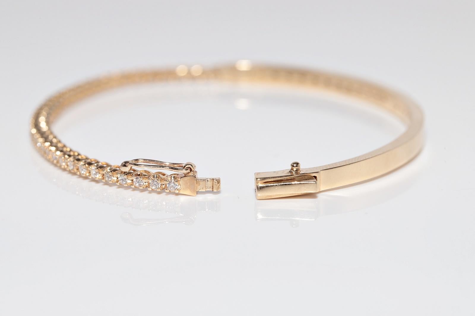 Teilen Sie Vintage CIRCA 1990er 14k Gold natürlichen Diamanten verziert Armreif Armband im Angebot 5