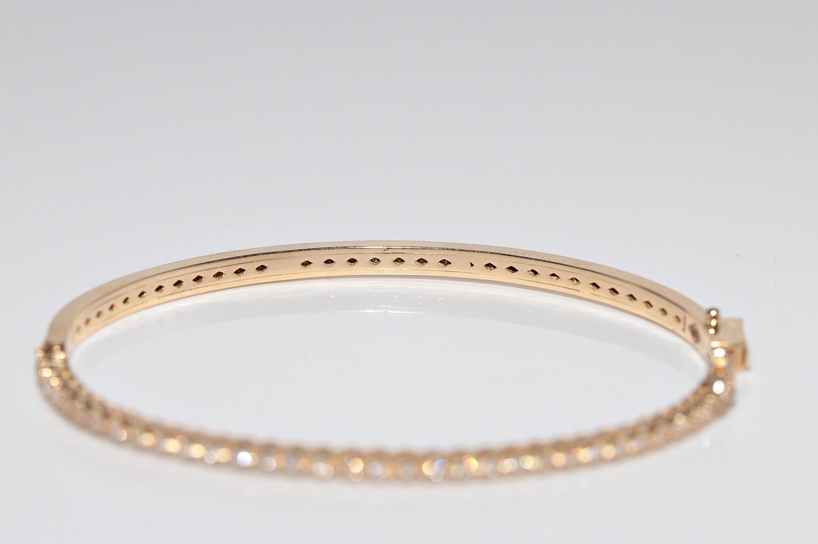 Teilen Sie Vintage CIRCA 1990er 14k Gold natürlichen Diamanten verziert Armreif Armband im Angebot 7