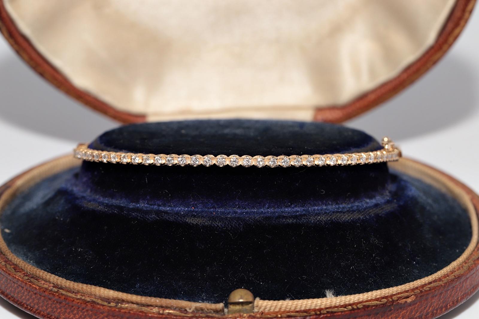 In sehr gutem Zustand.
Das Gesamtgewicht beträgt 8,3 Gramm.
Insgesamt ist Diamant 0,53 ct.
Der Diamant hat die Farbe G-H und die Reinheit vs-s1.
Die Schachtel ist nicht enthalten.
Bitte kontaktieren Sie uns bei Fragen.