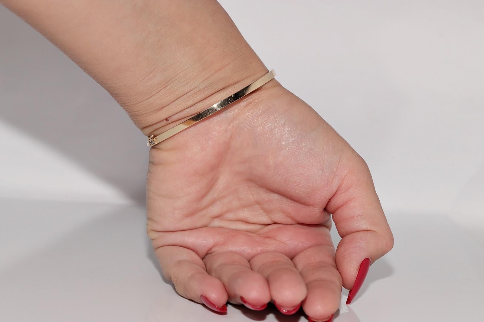 Teilen Sie Vintage CIRCA 1990er 14k Gold natürlichen Diamanten verziert Armreif Armband im Angebot 14