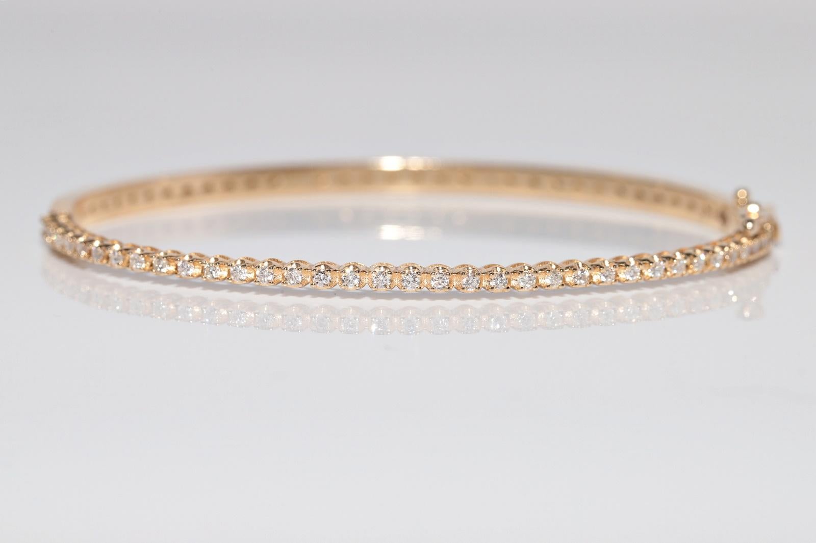 Teilen Sie Vintage CIRCA 1990er 14k Gold natürlichen Diamanten verziert Armreif Armband (Retro) im Angebot