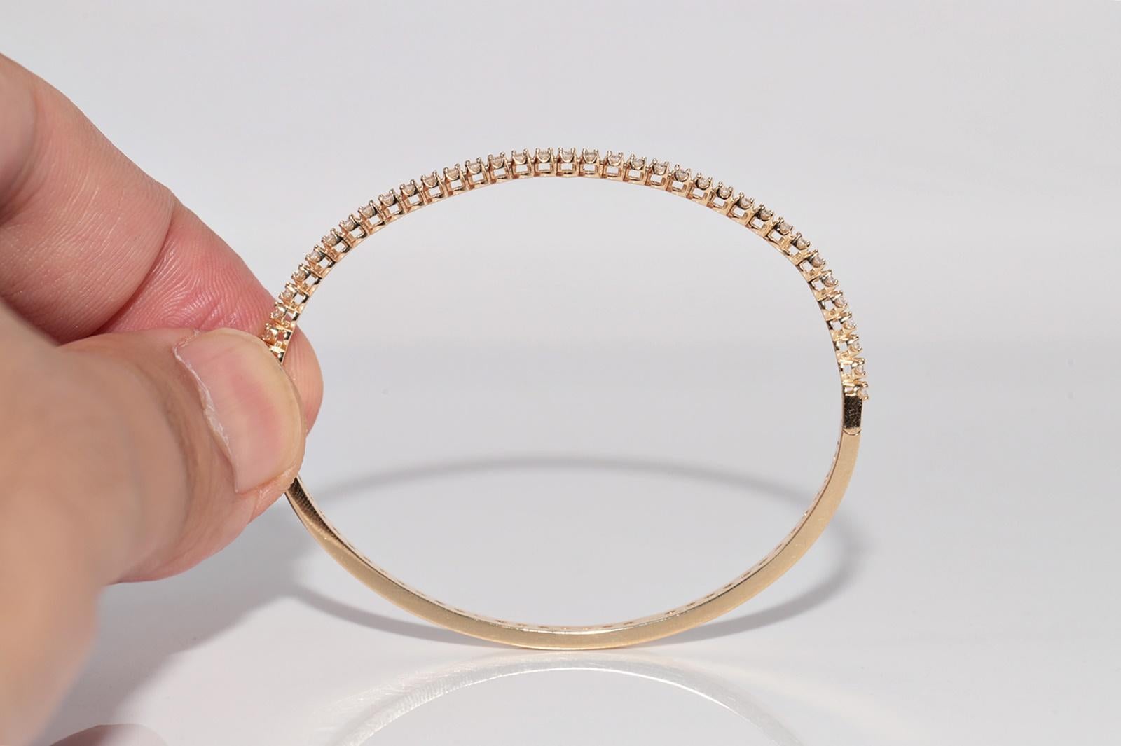 Teilen Sie Vintage CIRCA 1990er 14k Gold natürlichen Diamanten verziert Armreif Armband im Angebot 1