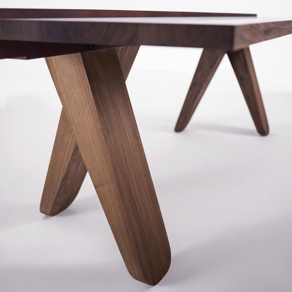 Sharing Walnut Dining Table In New Condition For Sale In Paris, FR