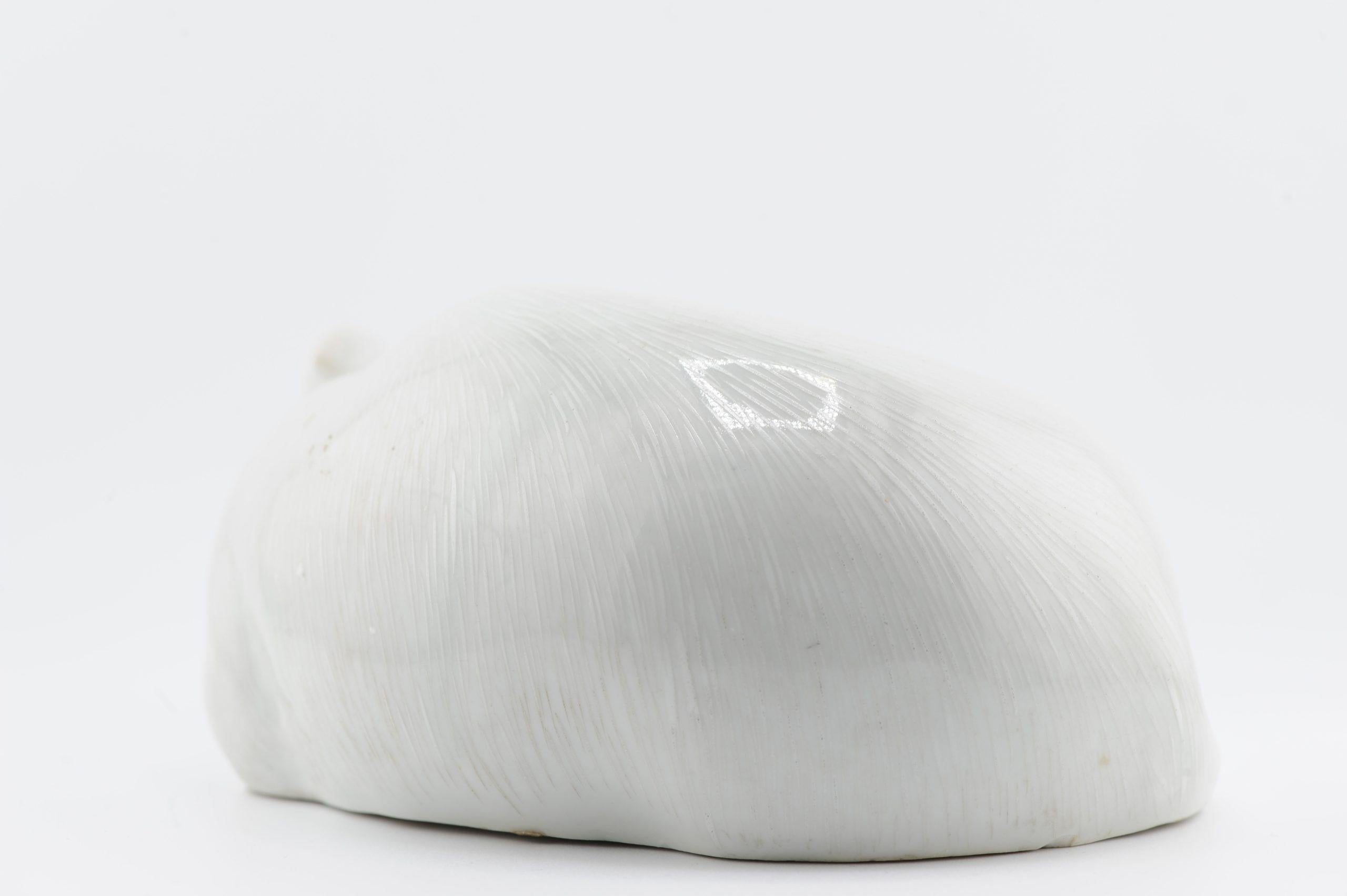 Sharing with you this amazing Japanese Kutani model of a recumbent Cat For Sale 2