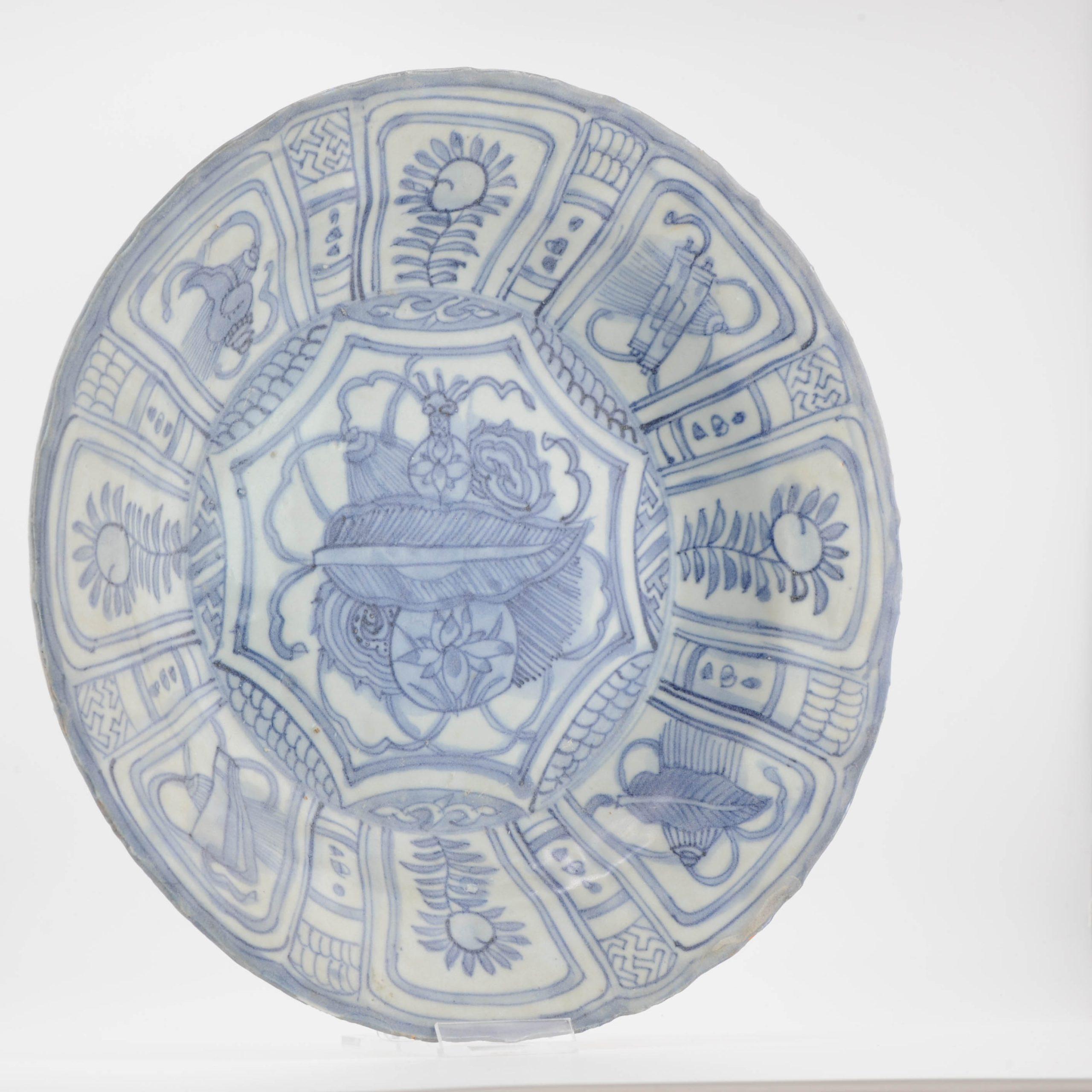 Sharing with you this very nicely decorated kraak Plate with the well known scene of valuables. The piece was part of the Hatcher Collection. Auctioned by Christies Amsterdam in 1984. It is in very good condition.

It was part of a lot of Hatcher