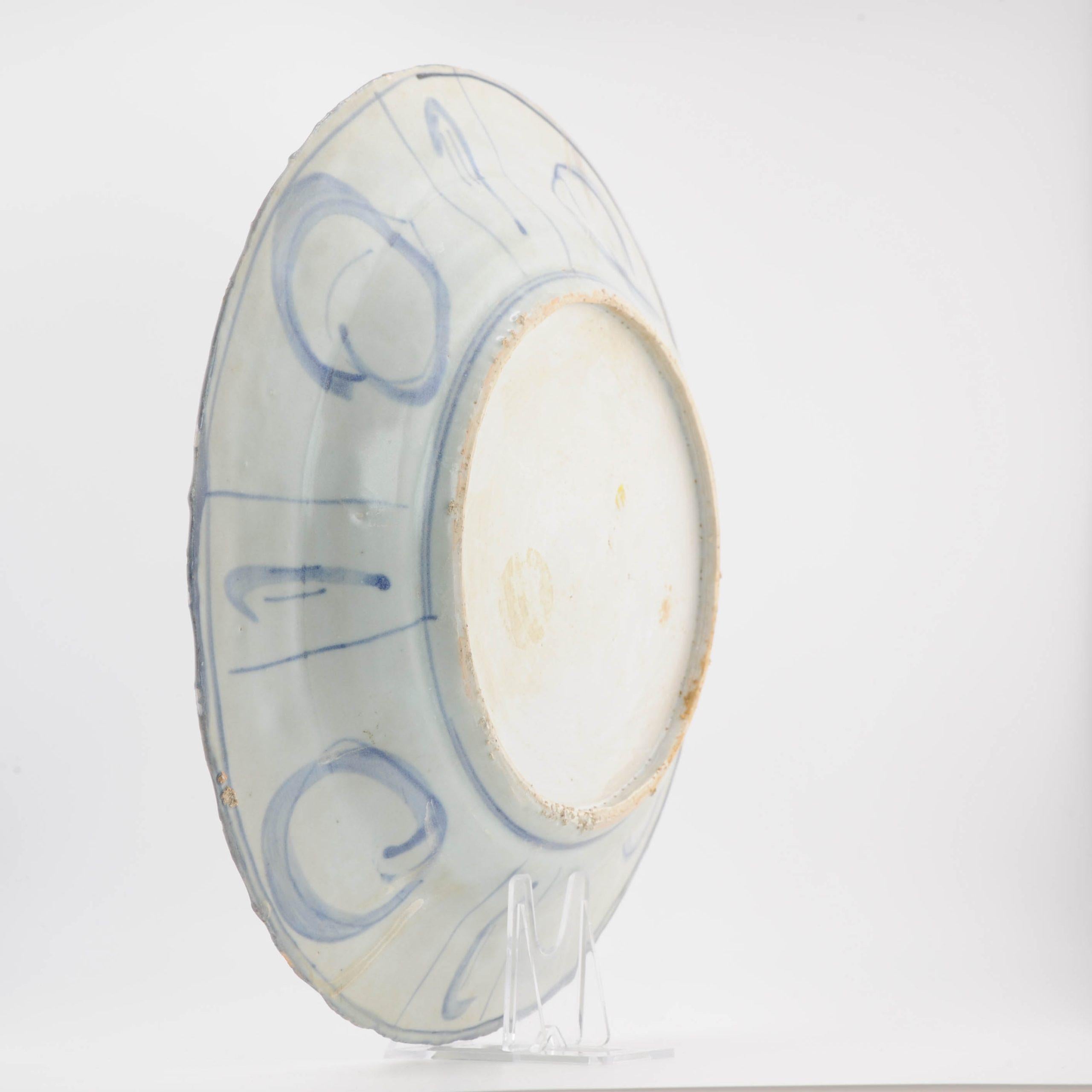 Sharing with you this very nicely decorated kraak Plate with the well known scen In Good Condition In Amsterdam, Noord Holland