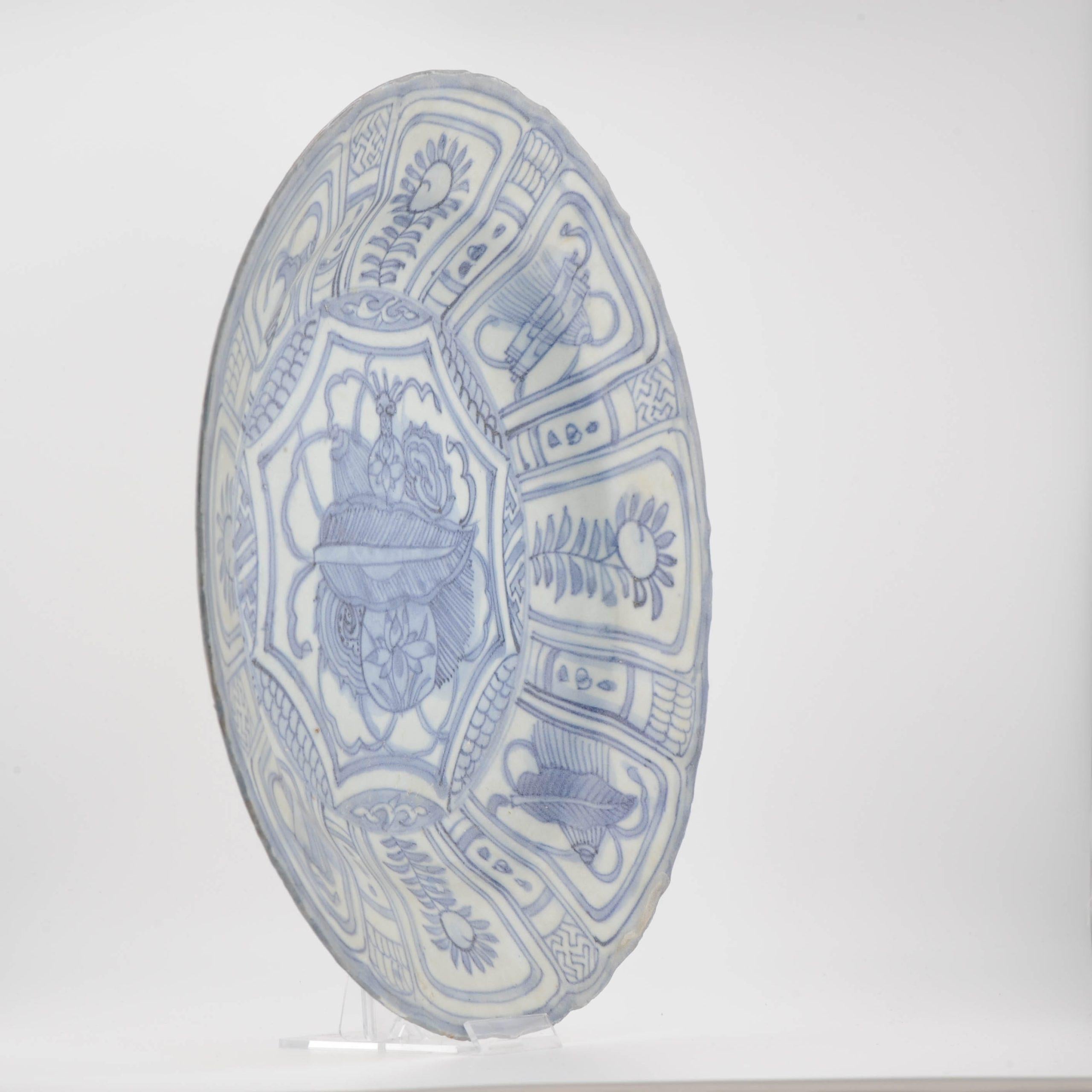 18th Century and Earlier Sharing with you this very nicely decorated kraak Plate with the well known scen