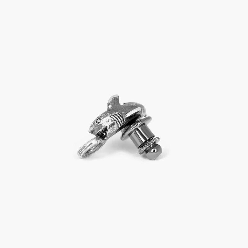 Shark Animal pin with antique finish

Six refined senses make sharks one of the most highly skilled hunters in the seas, and our fun adaptation portrays the feared animal in action, gripping a lifebuoy with its teeth. The ring has been delicately