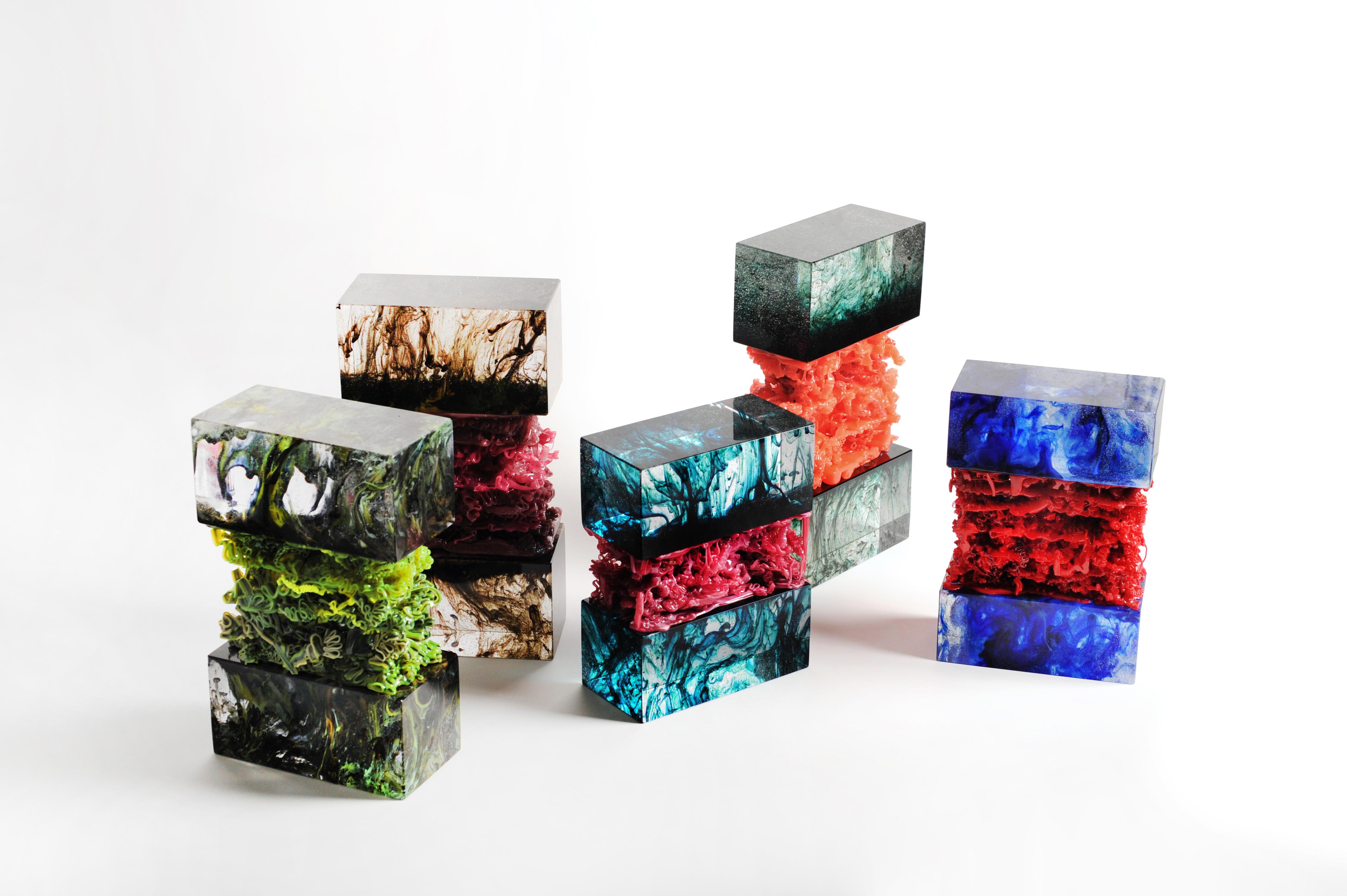 Scultura con morso di squalo in vetro vs. Collezione di plastica in vendita 1