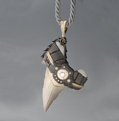 Shark Fang 18 Karat White Gold Diamonds Pedant