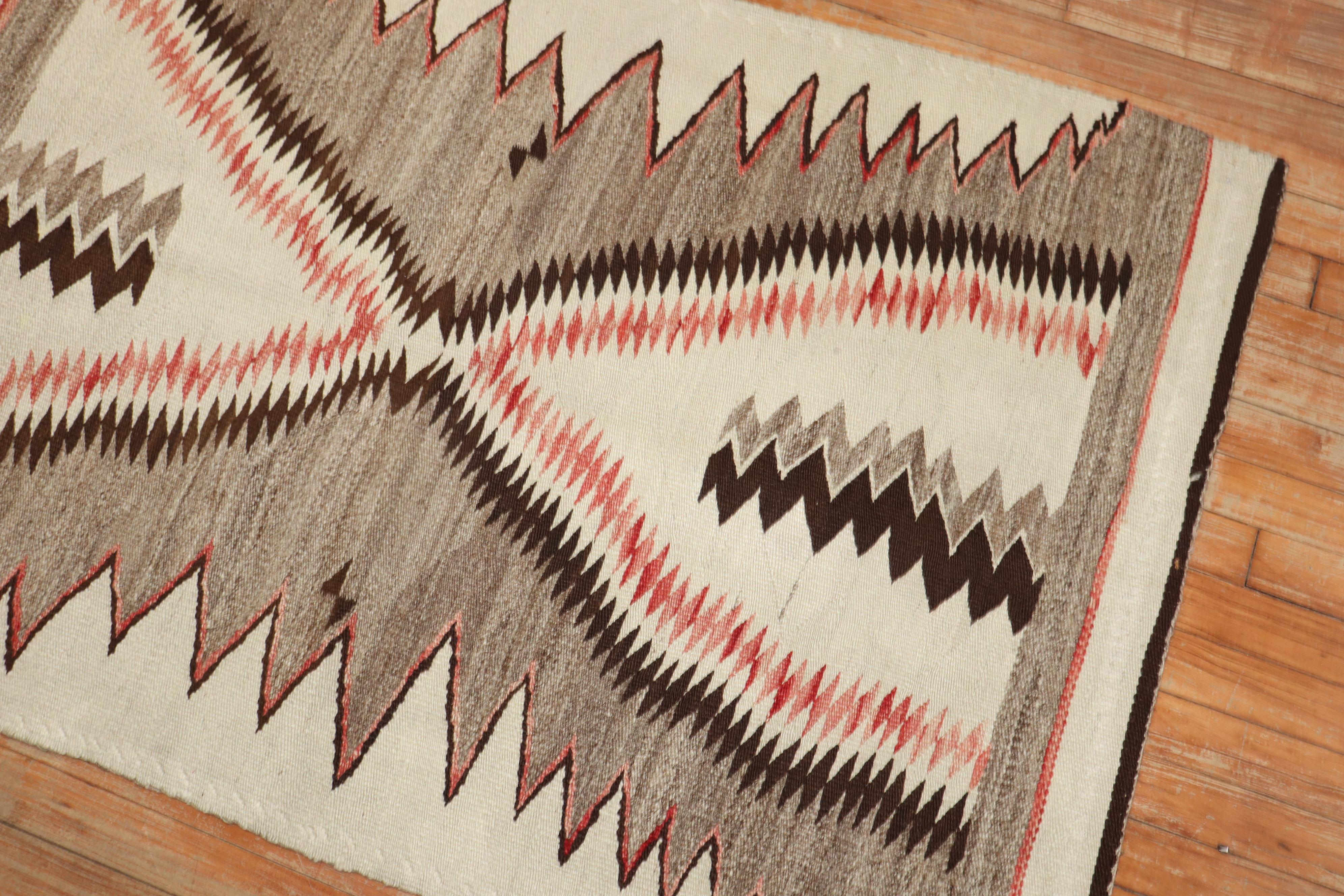 Haifischzähne Amerikanischer Navajo-Teppich (20. Jahrhundert) im Angebot