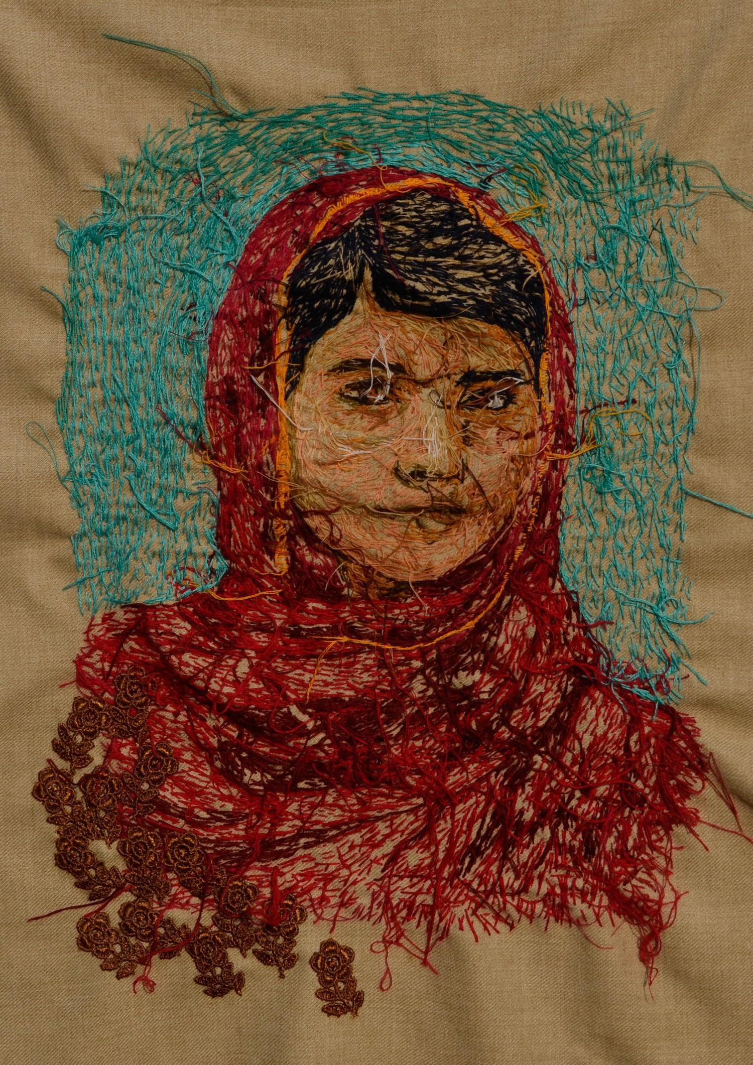 " Sharmistha Kar (née en Inde) est une artiste et une éducatrice. Sharmistha a obtenu une licence en arts visuels en 2007 à l'université Rabindra Bharati, avec une spécialisation en peinture. 

Depuis, elle s'est tournée vers la broderie. Son