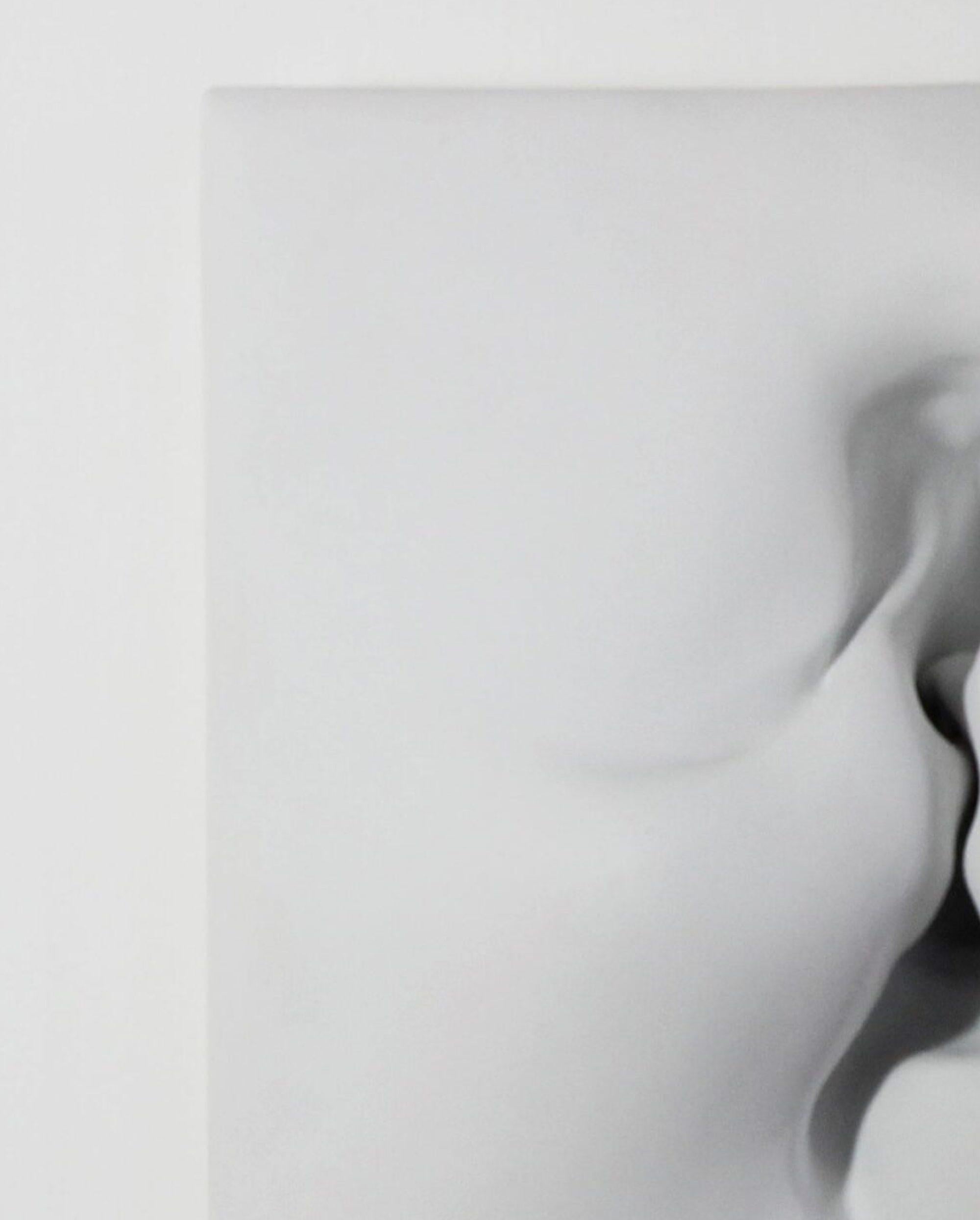 Crevice de Sharon Brill - Escultura mural, técnica mixta, cerámica, cuadrado, movimiento en venta 2