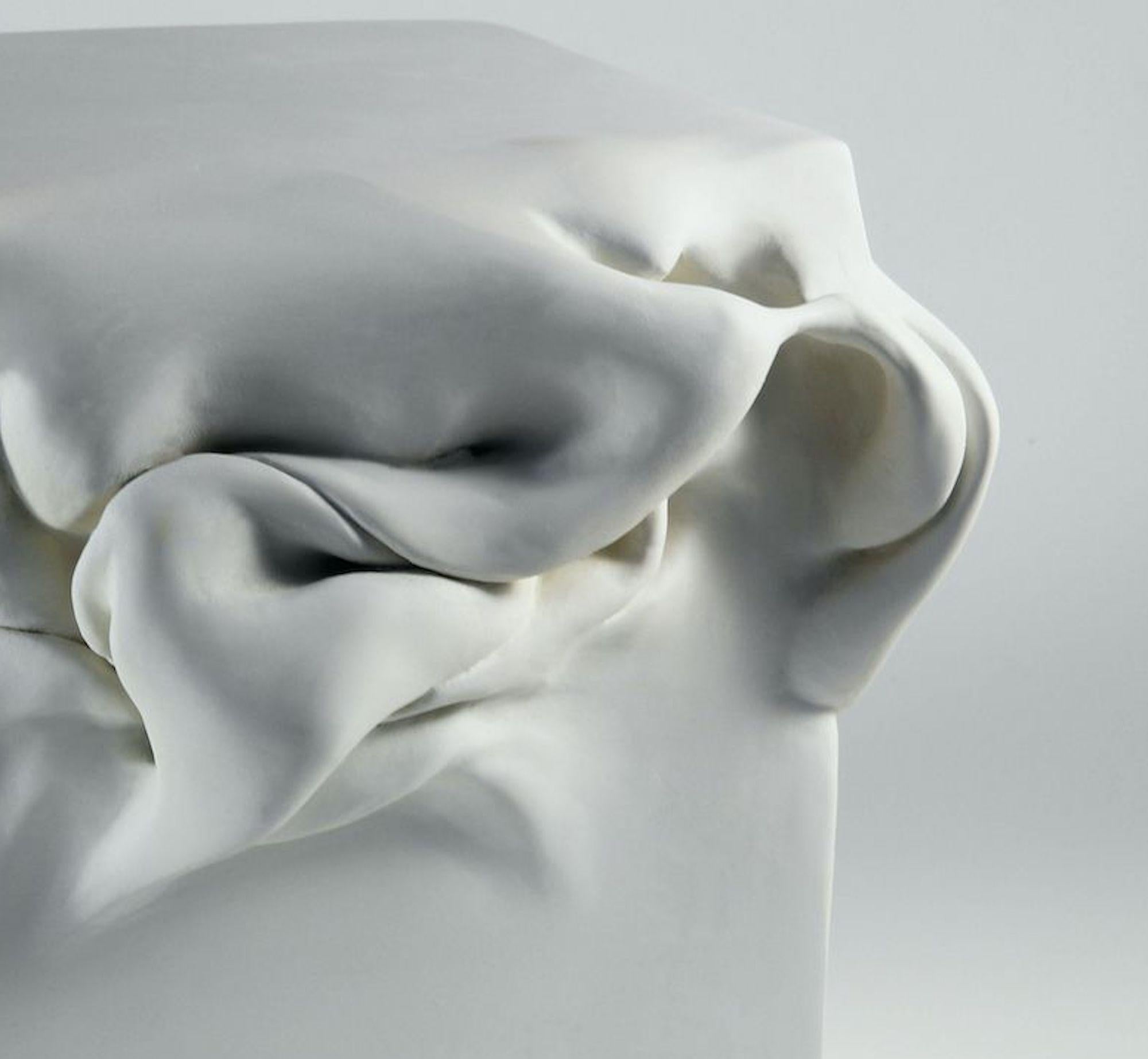 Cube 3 de Sharon Brill - Sculpture abstraite en argile, formes organiques blanches et blanches en vente 4