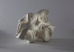 Hollows 6 di Sharon Brill - Scultura astratta in porcellana, forme organiche, bianco