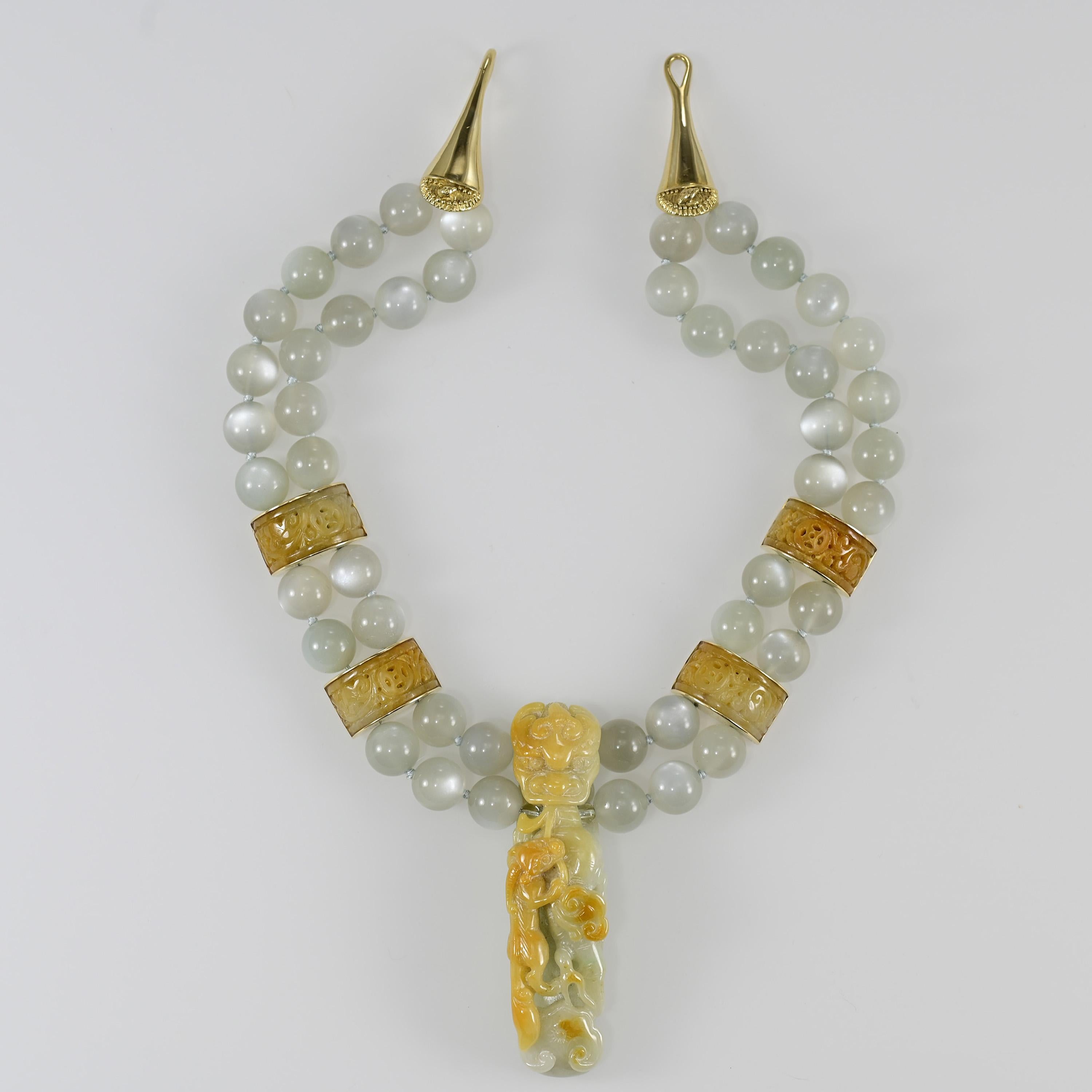 Contemporaneo Collana Sharon Meyer Couture in oro giallo 18 carati, pietra di luna e giada intagliata in vendita