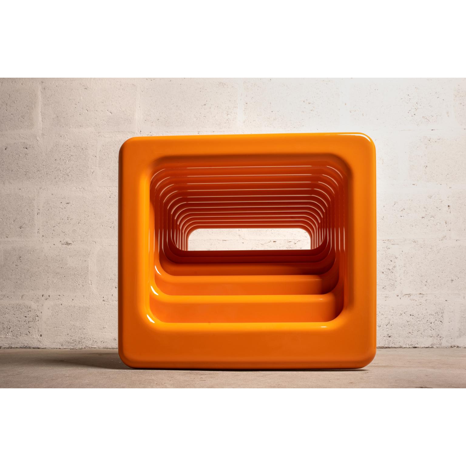 Postmoderne Table d'appoint Sharpei par Senimo en vente