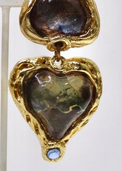 Sharra Pagano - Orecchini pendenti con cuori in resina oversize vintage