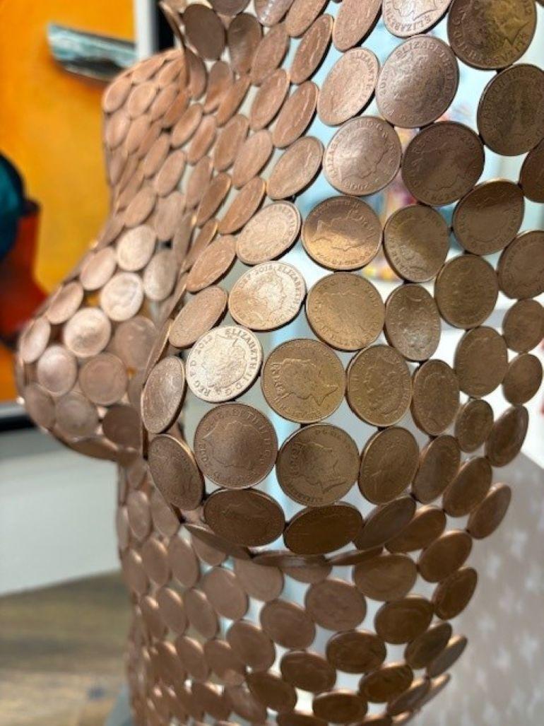 Weiblicher Torso auf Sockel – Sculpture von Shaun Gagg