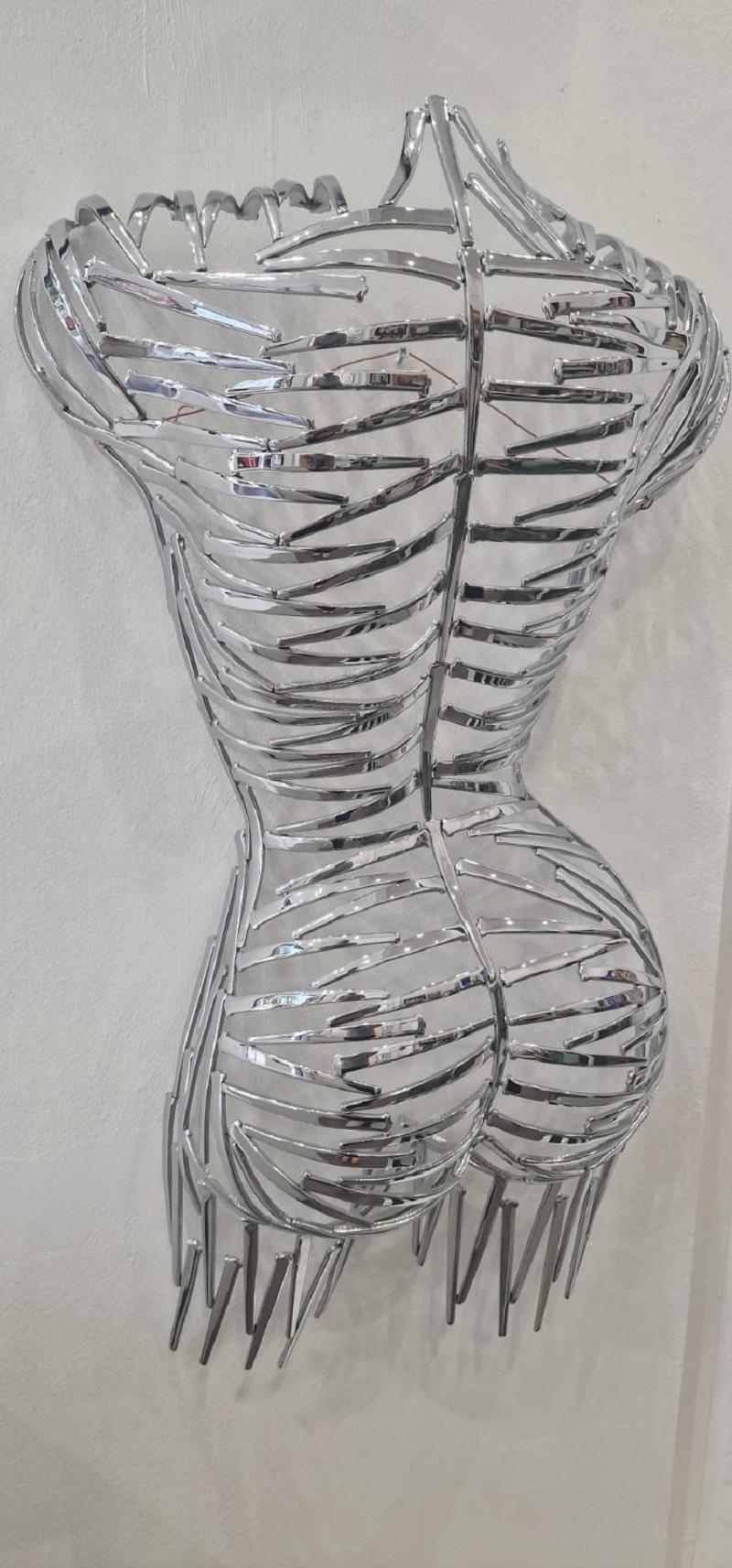 Scultura originale, prova d'artista, edizione di 9 esemplari

Fantastica scultura realizzata interamente con chiodi, questa scultura unica è stata cromata per creare una splendida lucentezza.

Ogni chiodo è stato squisitamente saldato insieme per