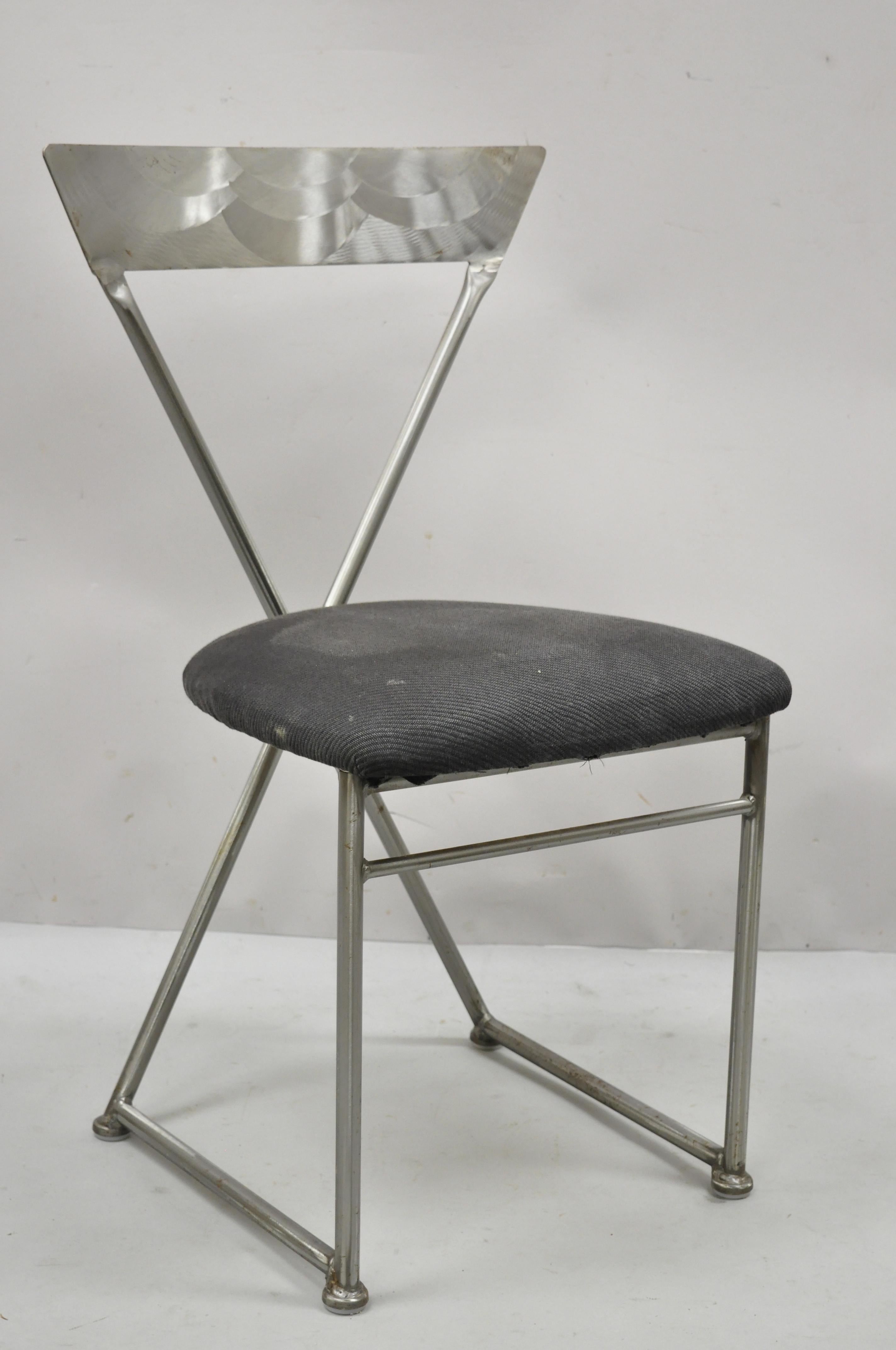 Shaver Howard ensemble de 4 chaises de salle à manger modernistes italiennes en acier brossé et métal en vente 4