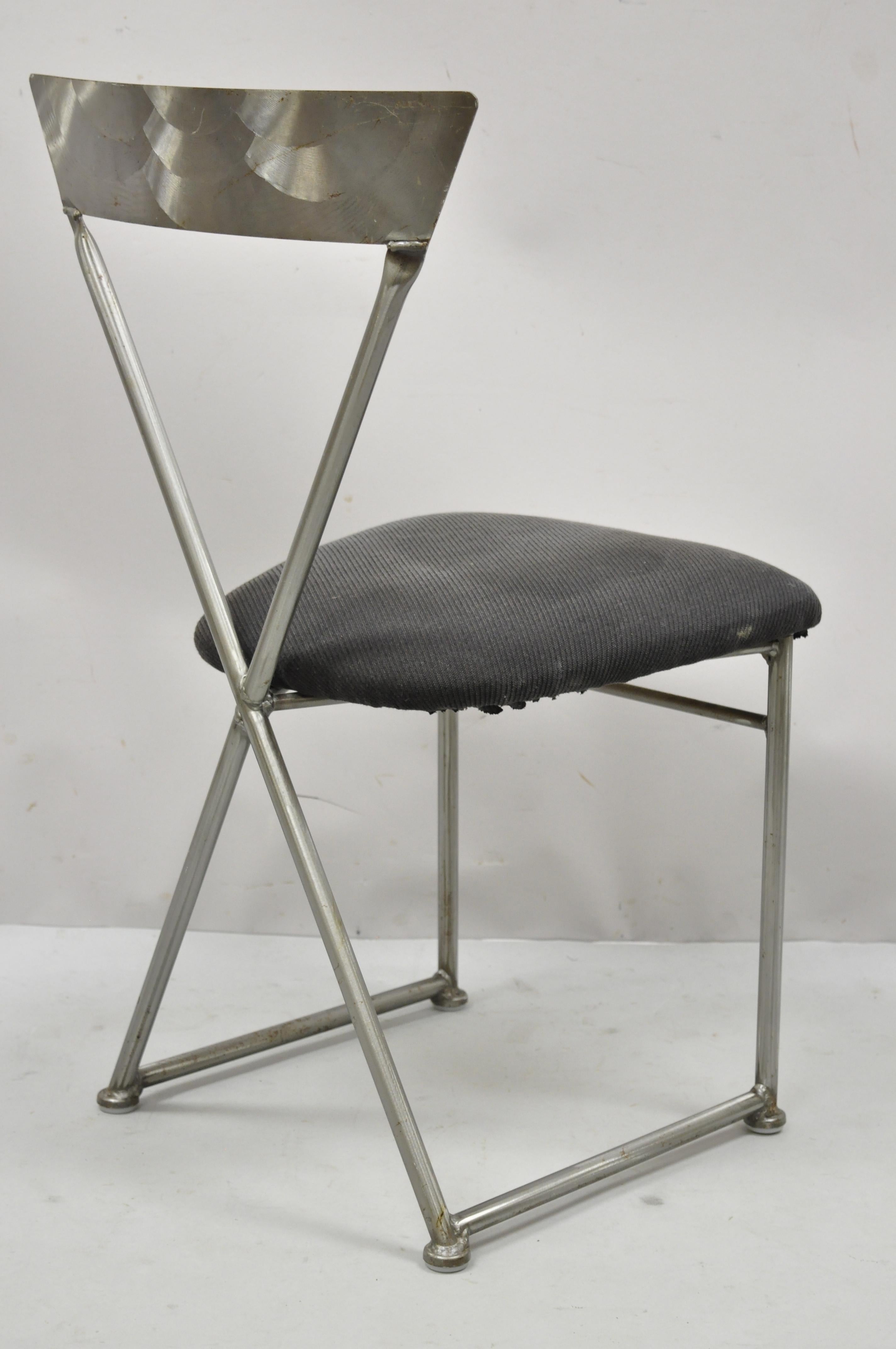 Acier Shaver Howard ensemble de 4 chaises de salle à manger modernistes italiennes en acier brossé et métal en vente