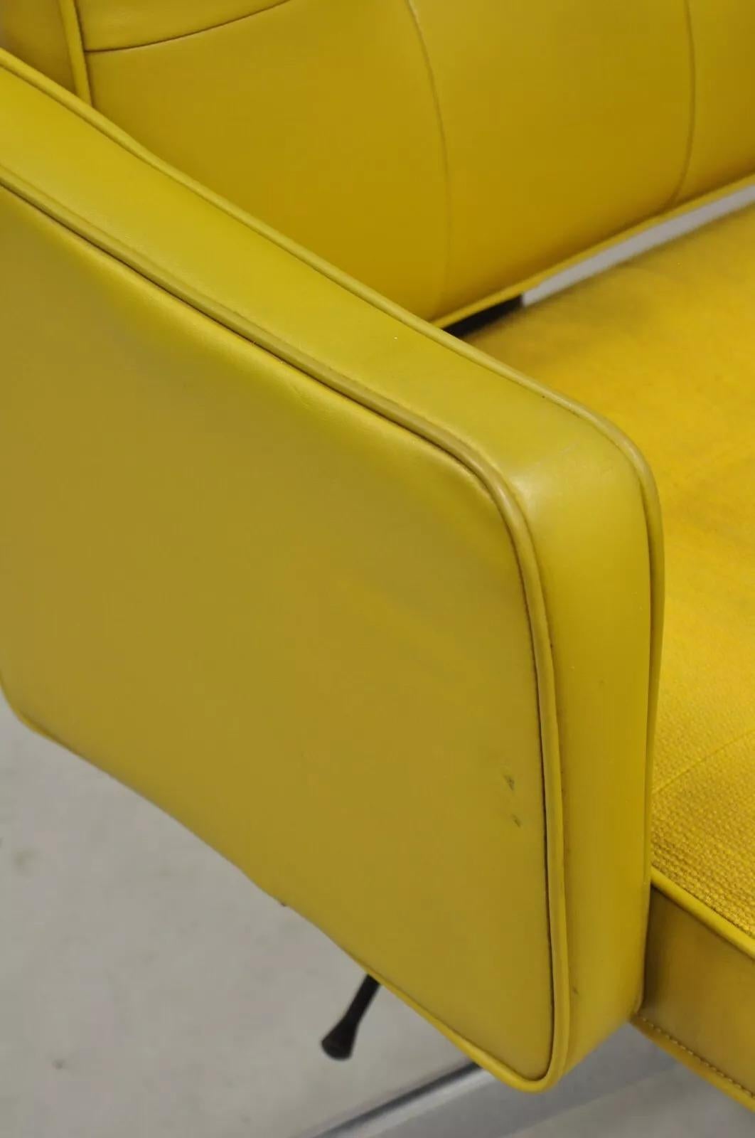 Shaw Walker Mid Century Modern Mustard Yellow Vinyl Swivel Office Desk Chair For Sale 3